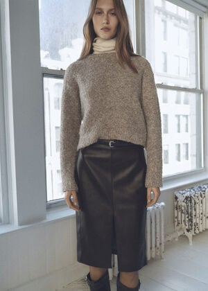 Round neck bouclé sweater