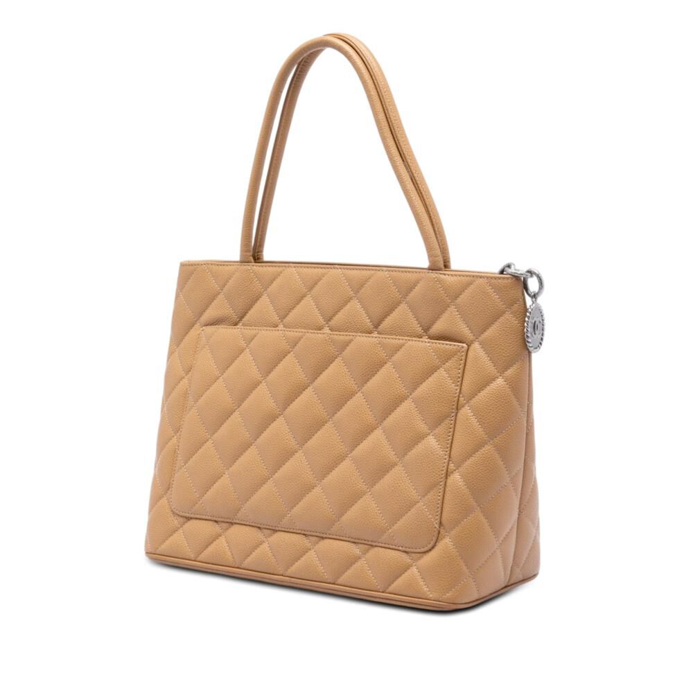 Chanel Medaillon