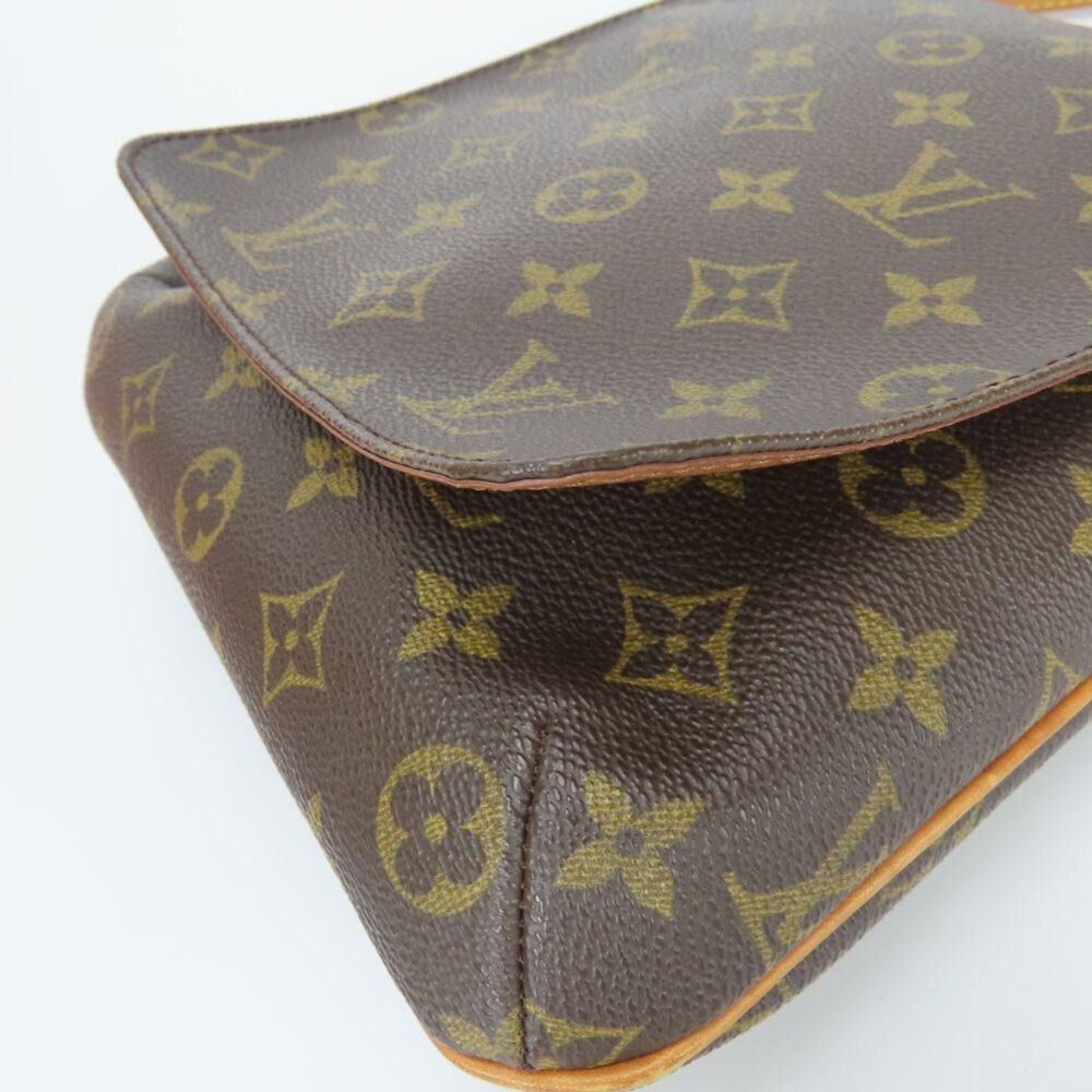 Louis Vuitton Shoulder Bags