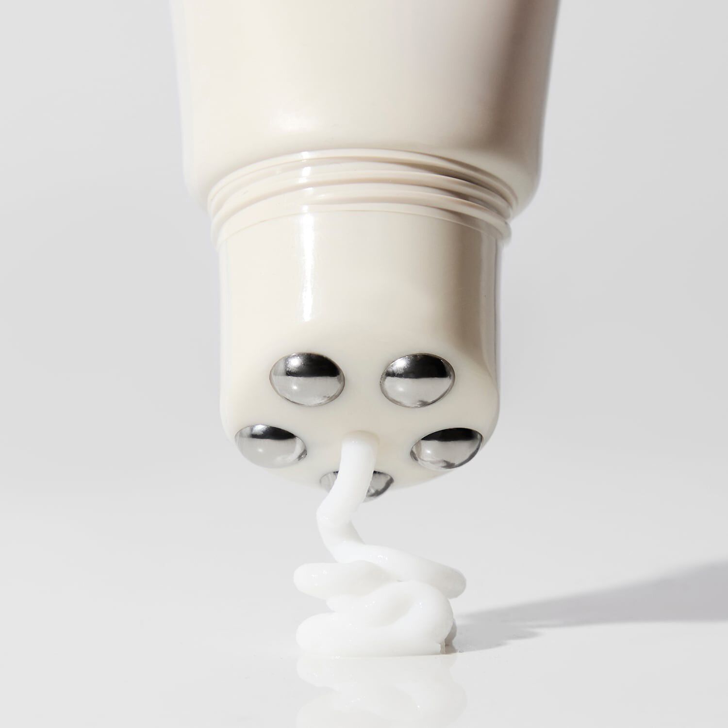 Face Sculpt - Let, fugtgivende gelcreme med rulleapplikator
