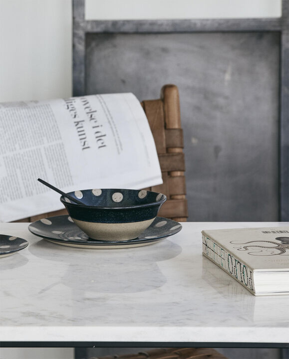 GRAINY dot plate, S, dark blue/sand