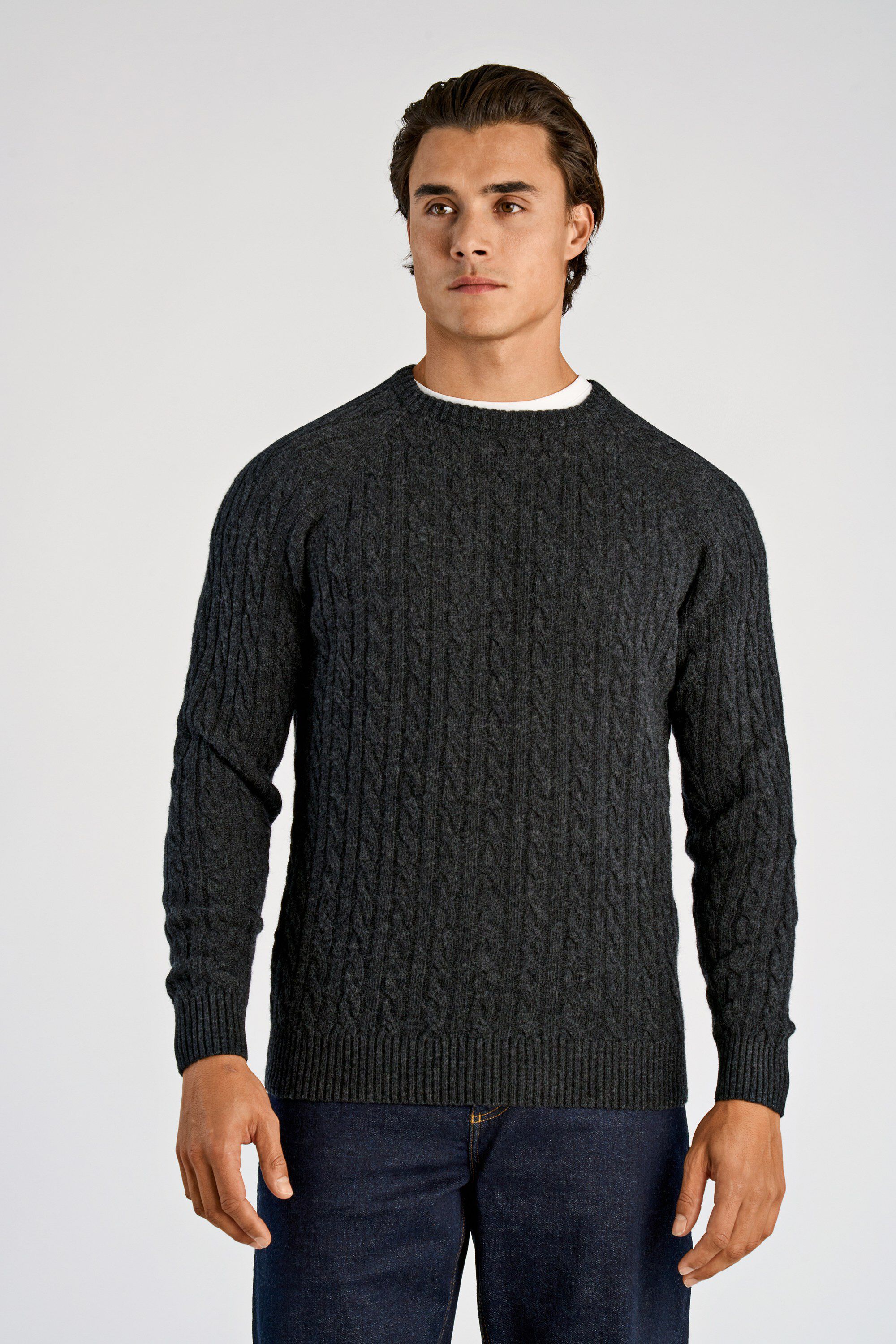 Lambswool raglan cable o-neck