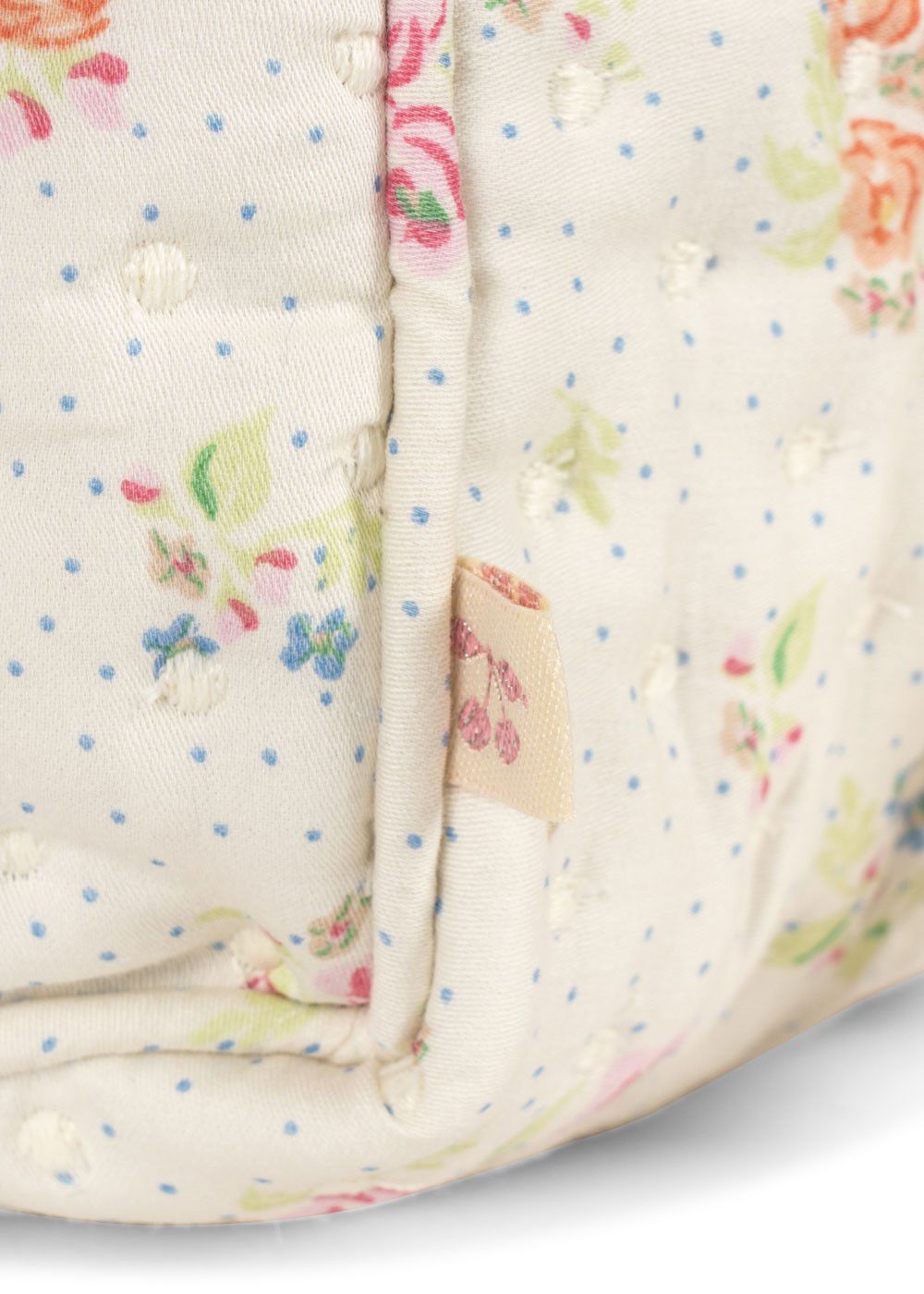 SMALL QUILTED TOILETRY BAG