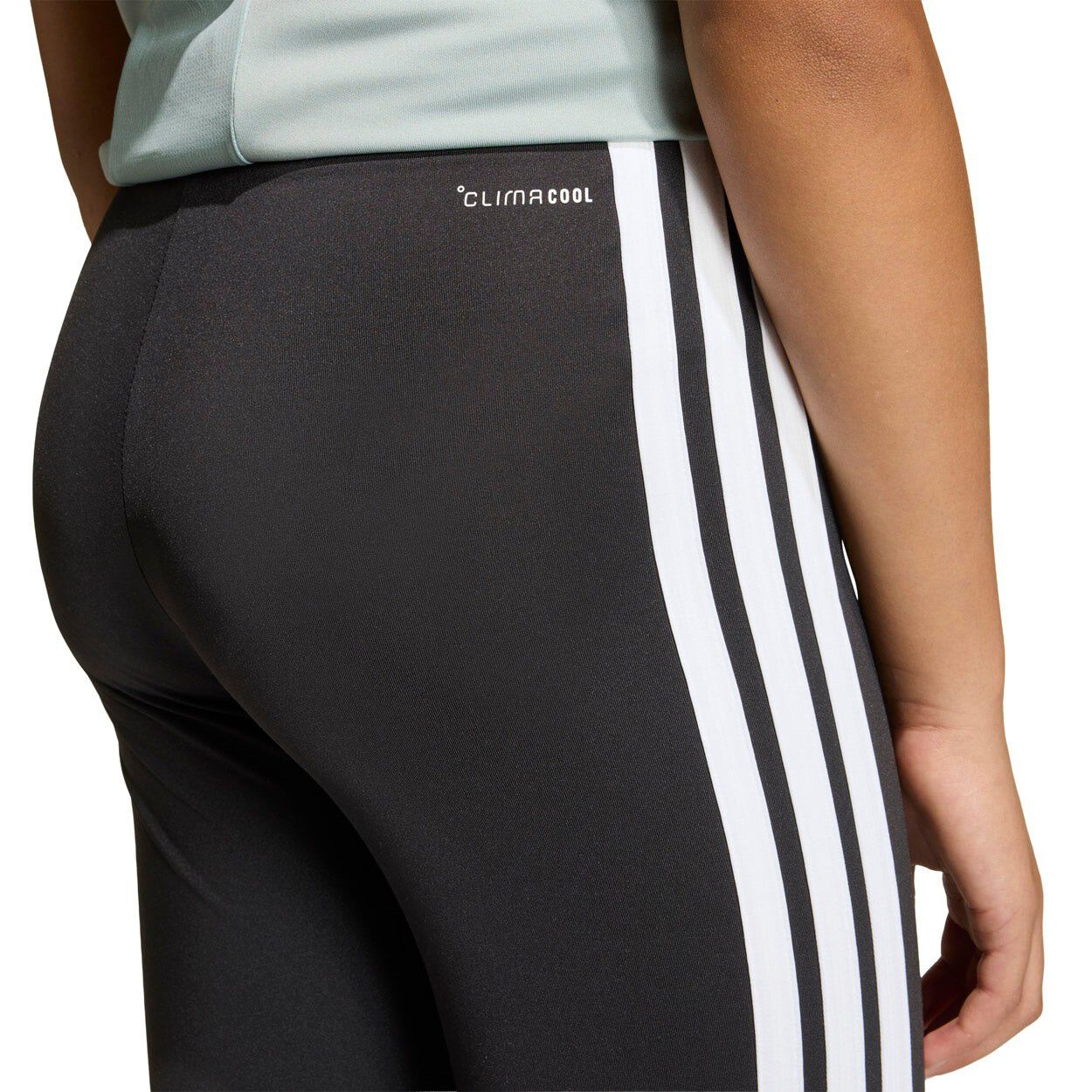 Train Essentials 3-Stripes Flared Leggings