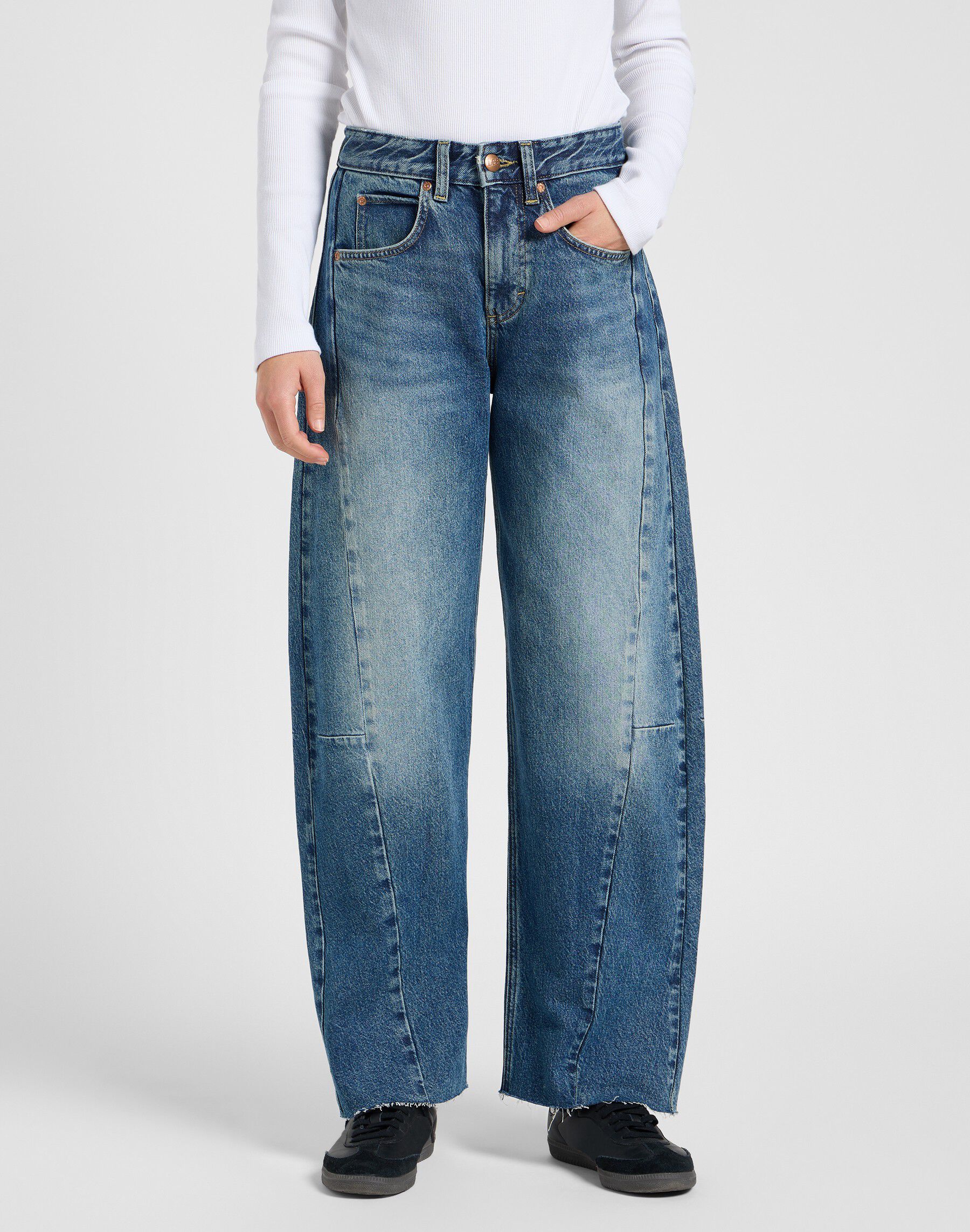 RIDER_BARREL GOING_FORWARD