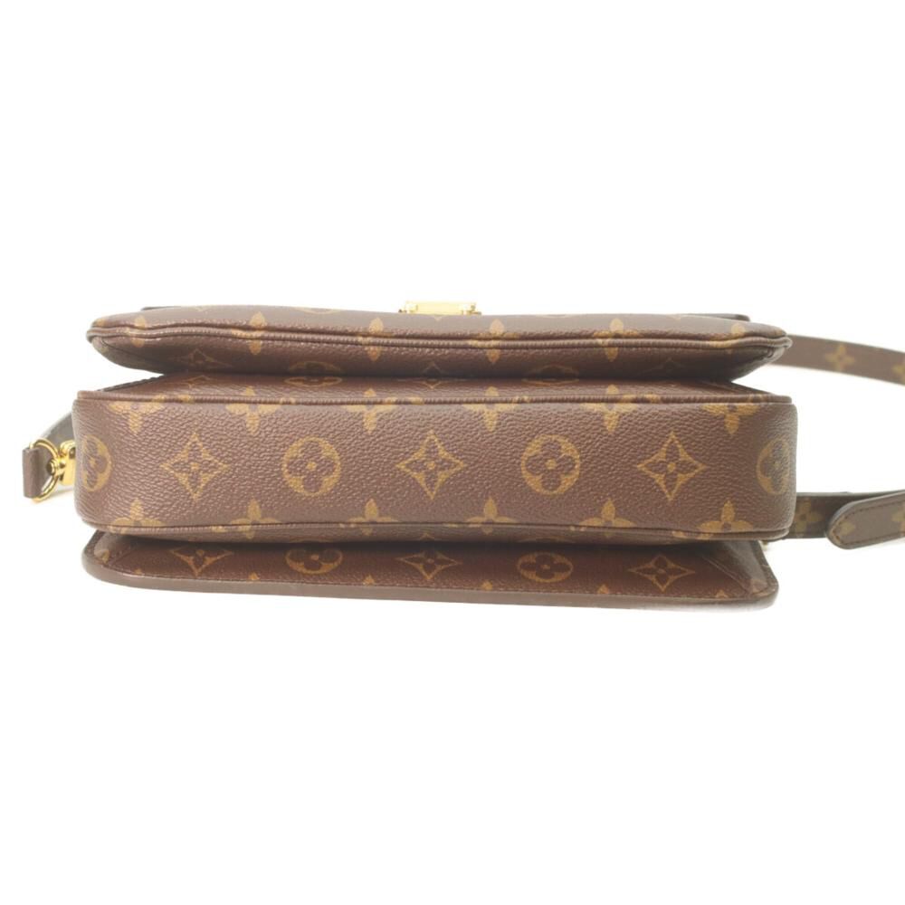 Louis Vuitton Shoulder Bags