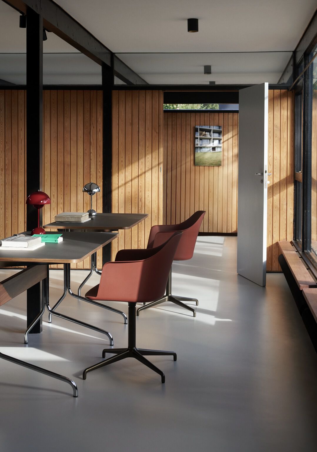 Flowerpot Portable Lamp VP9, Magnetic Charger