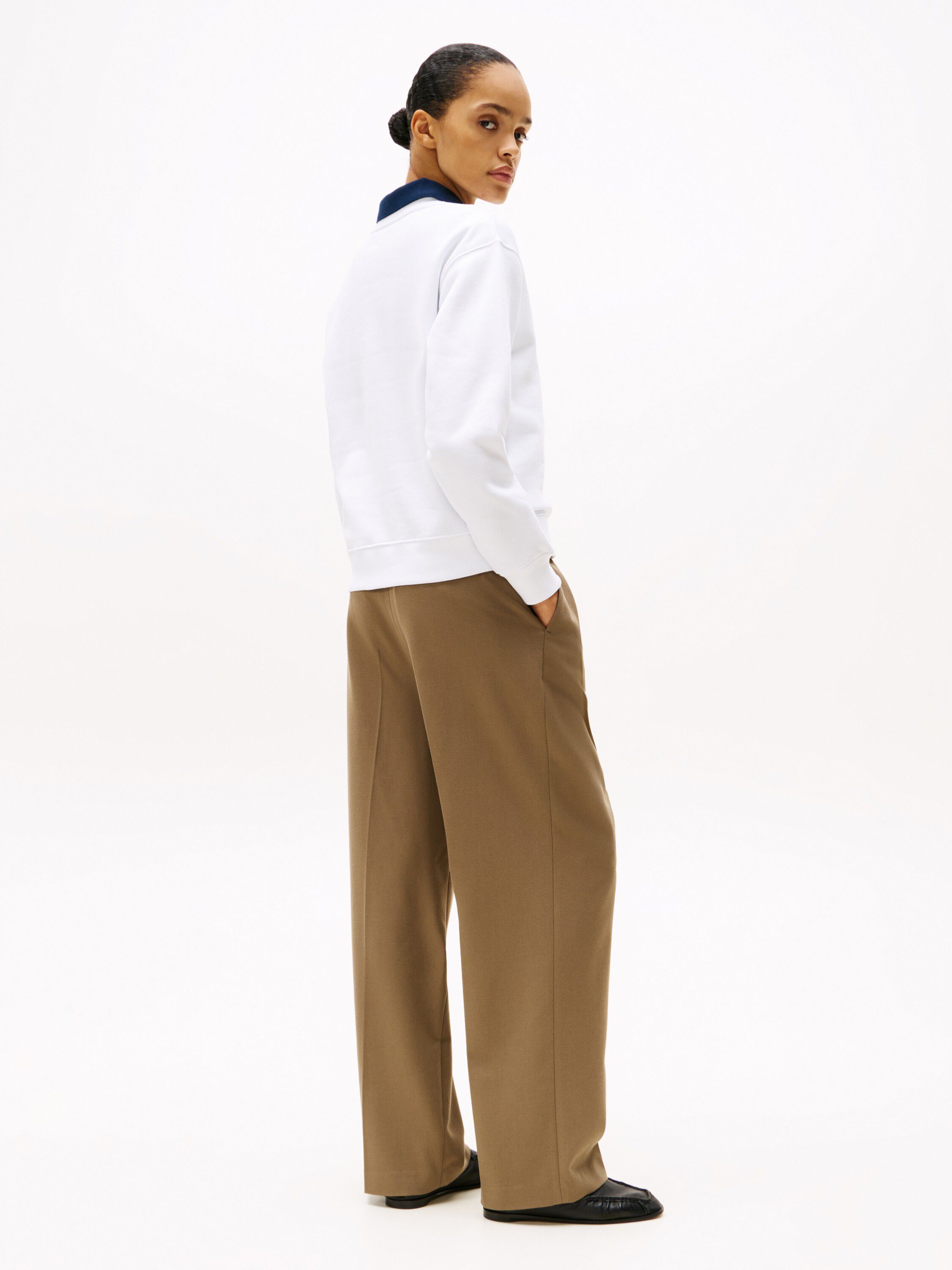 MDRN REG CORP LOGO C-NK SWTSHRT