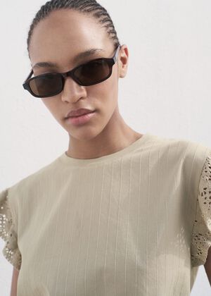 Short-sleeved t-shirt with ruffled