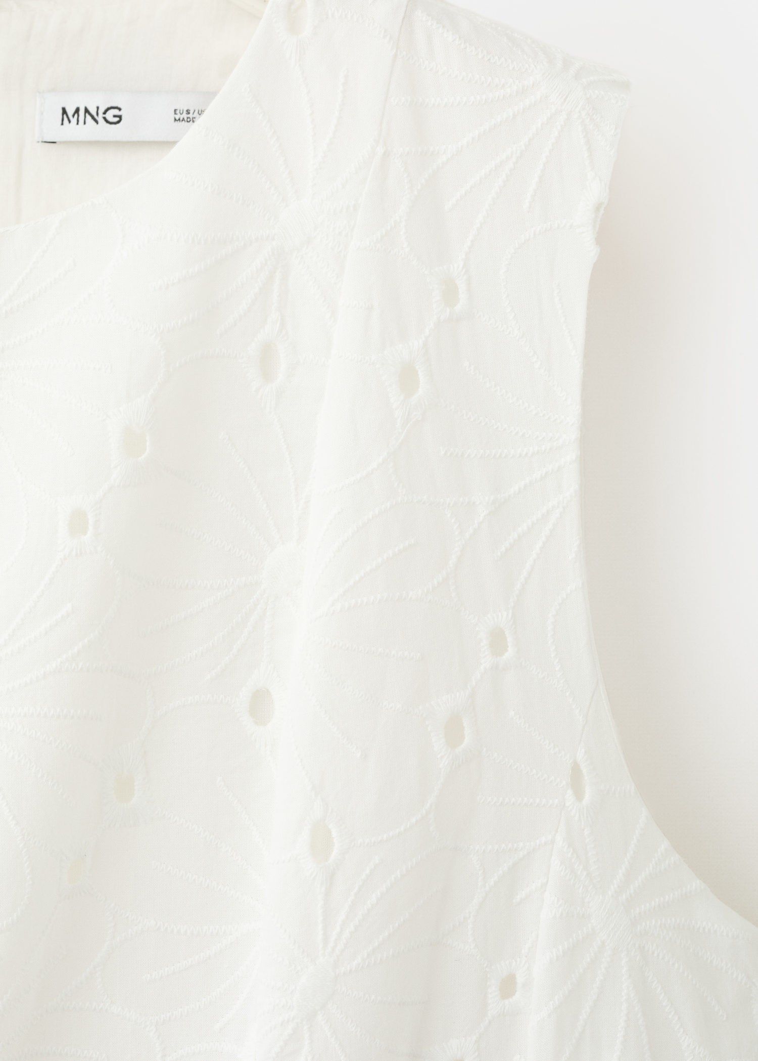 Embroidered lace flared dress