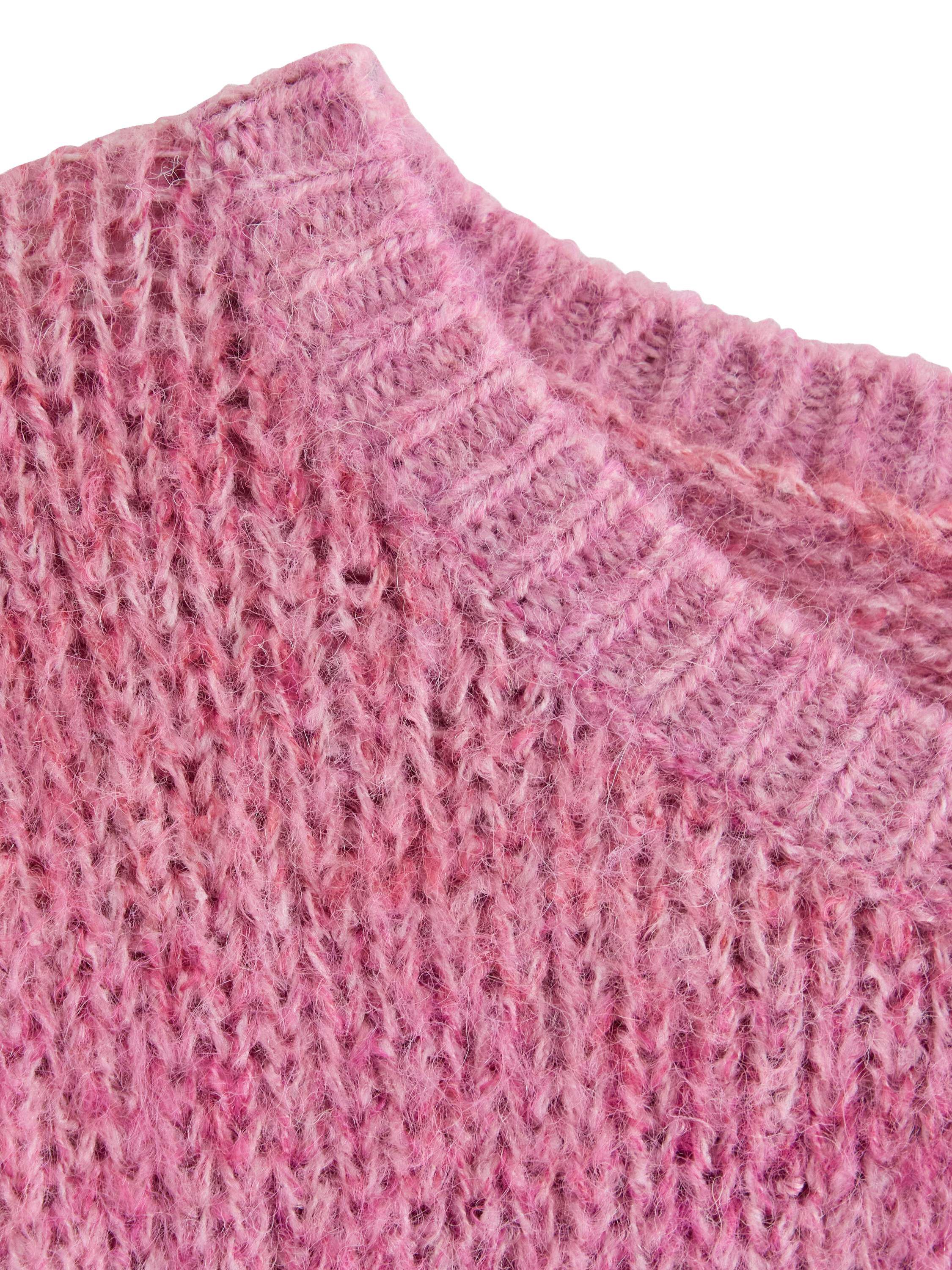 Soft knitted jumper with an oversiz