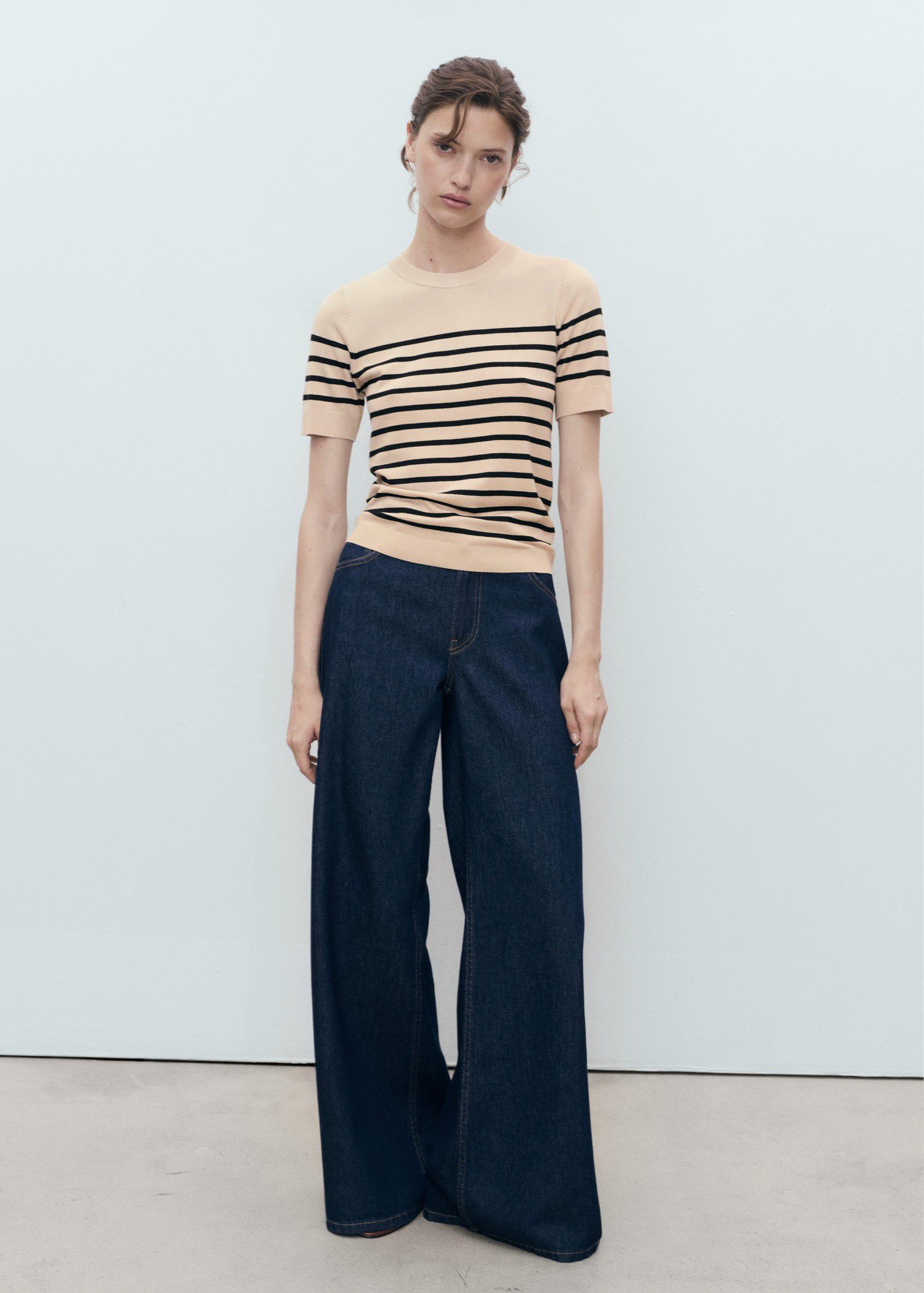 Short-sleeved fine-knit sweater