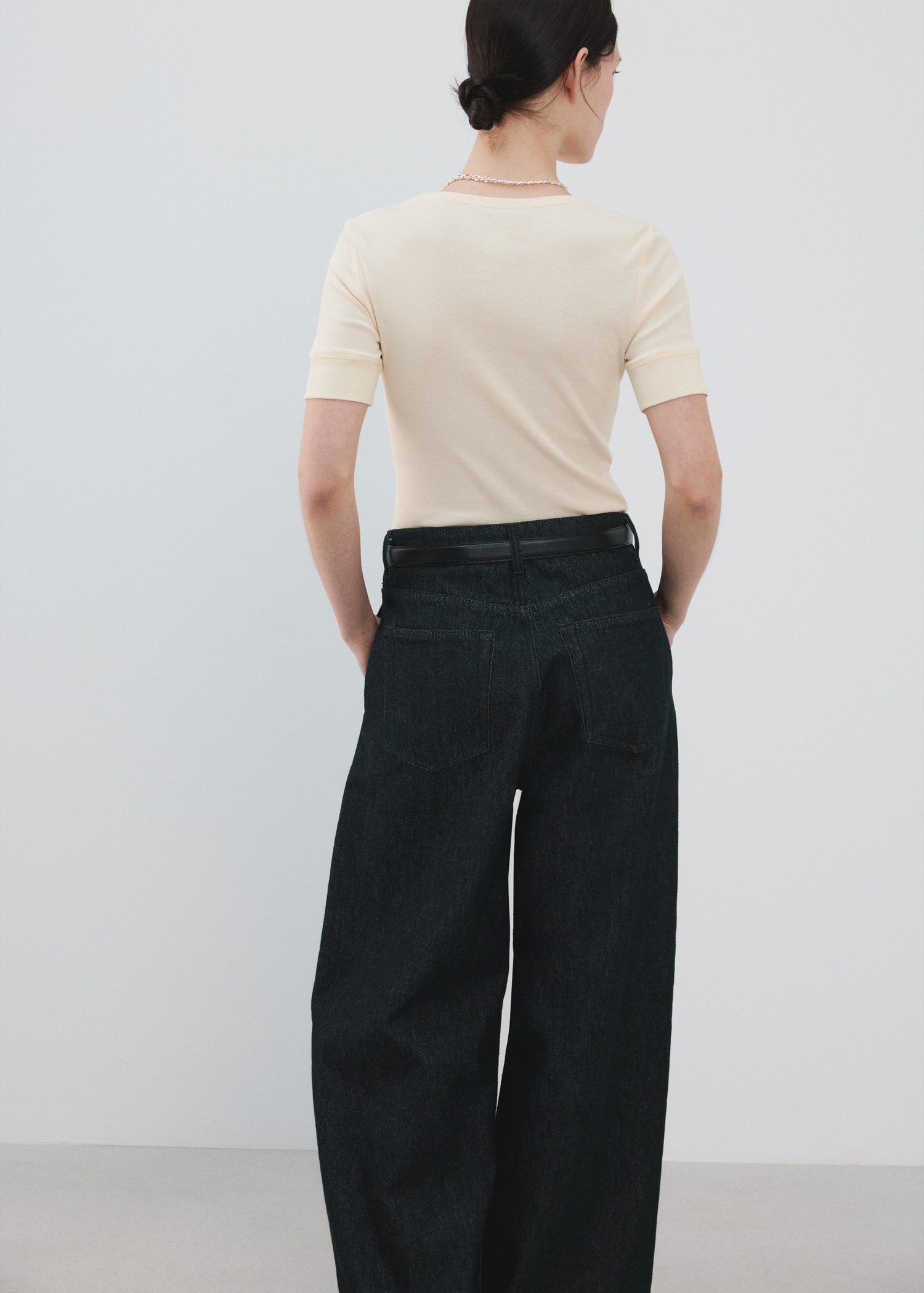 Short-sleeved fitted t-shirt