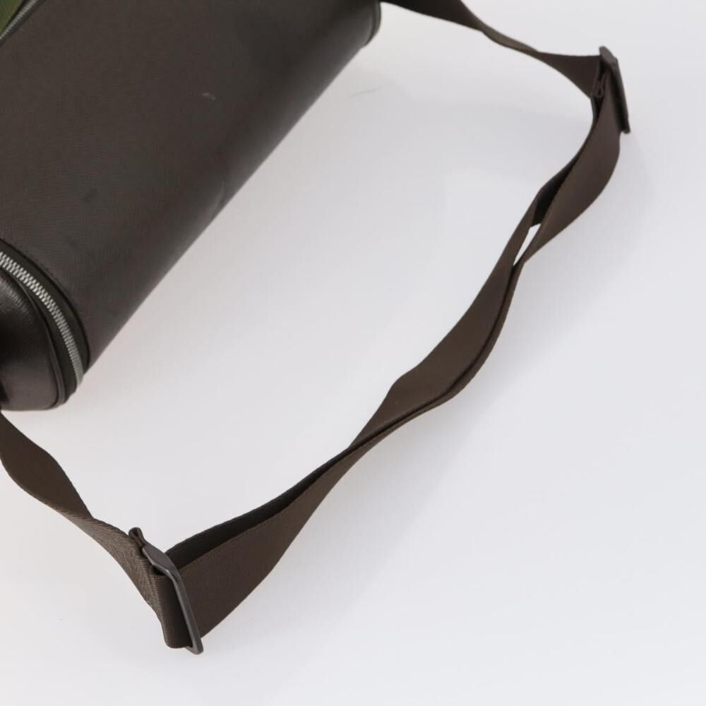 Louis Vuitton Taiga Kendall