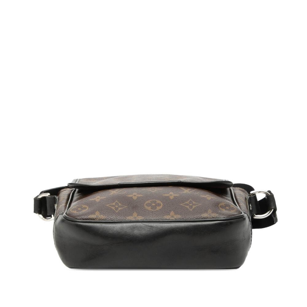 Louis Vuitton Shoulder Bags