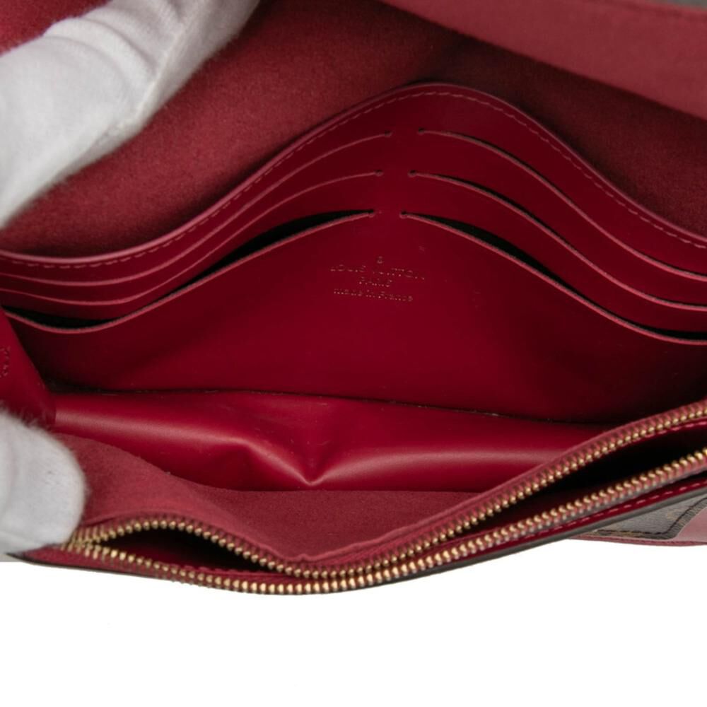 Louis Vuitton Shoulder Bags