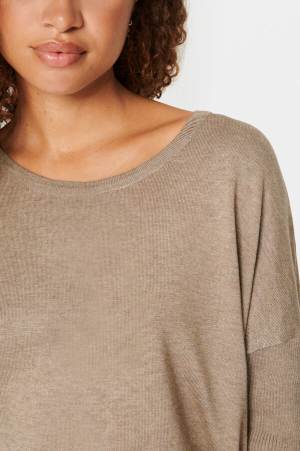 A2561, MilaSZ R-Neck Pullover