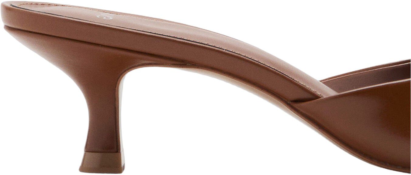 Pointed heel sandals