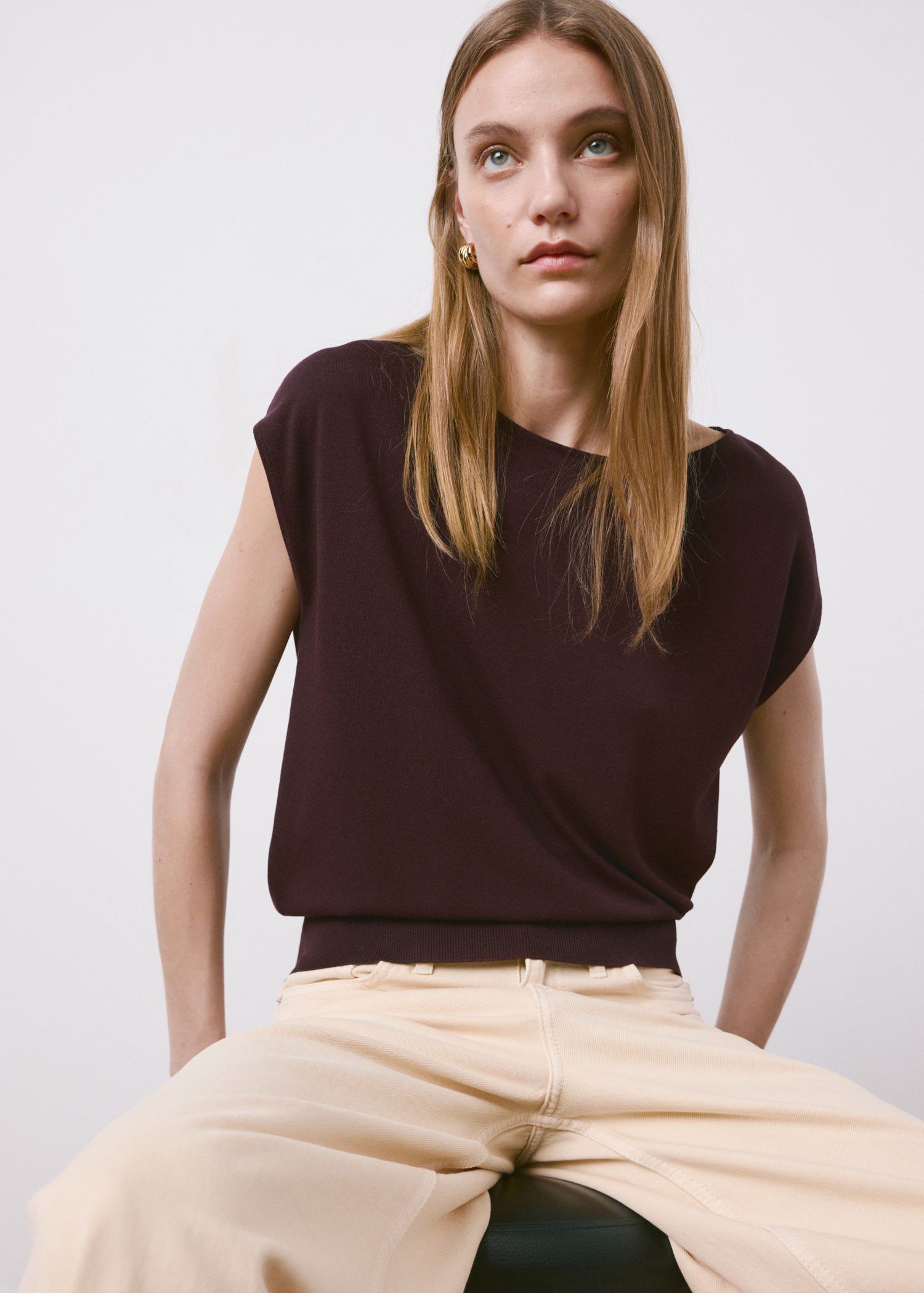 Short-sleeved knitted sweater