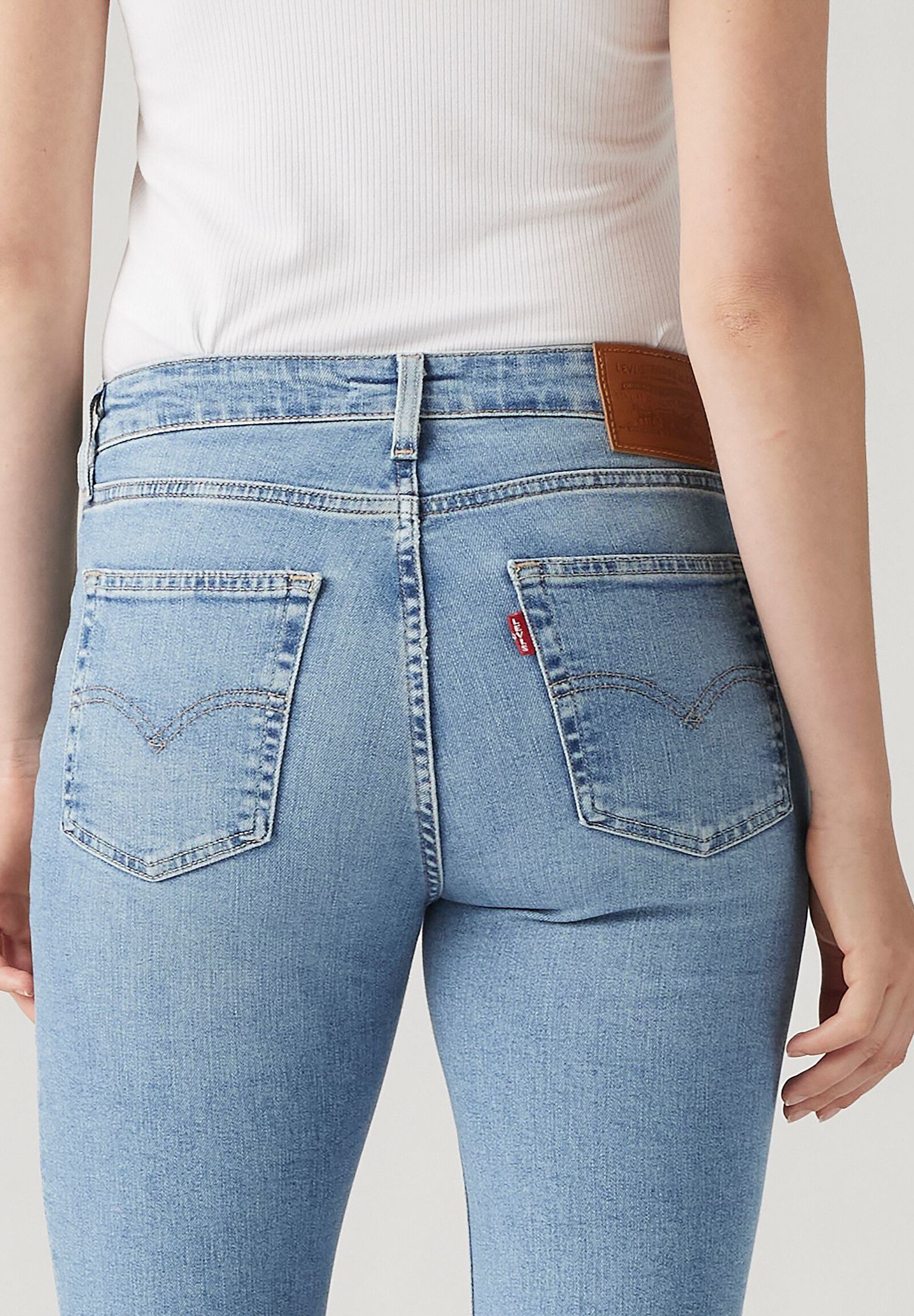 725 High Rise Bootcut Jeans