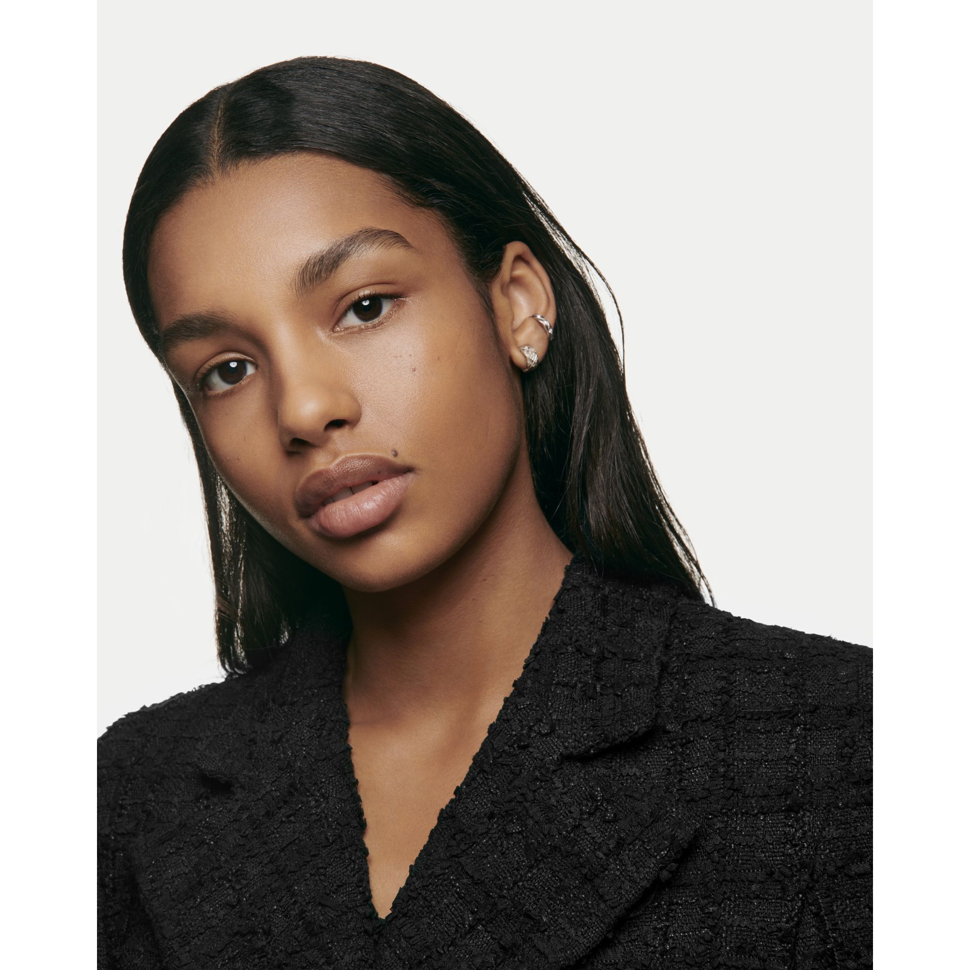 ET ULTIMATIVT FOUNDATIONSERUM FOR MERE UDSTR&Aring;LING