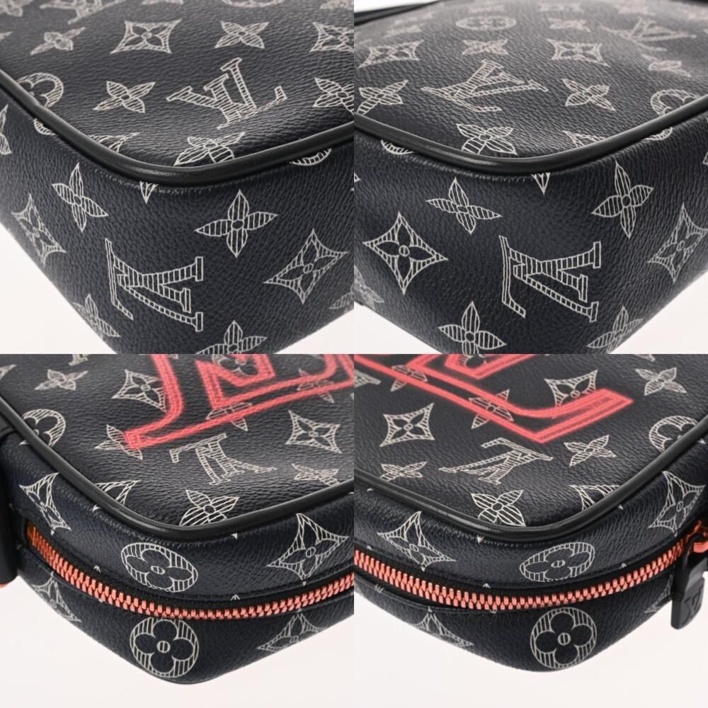 Louis Vuitton Shoulder Bags