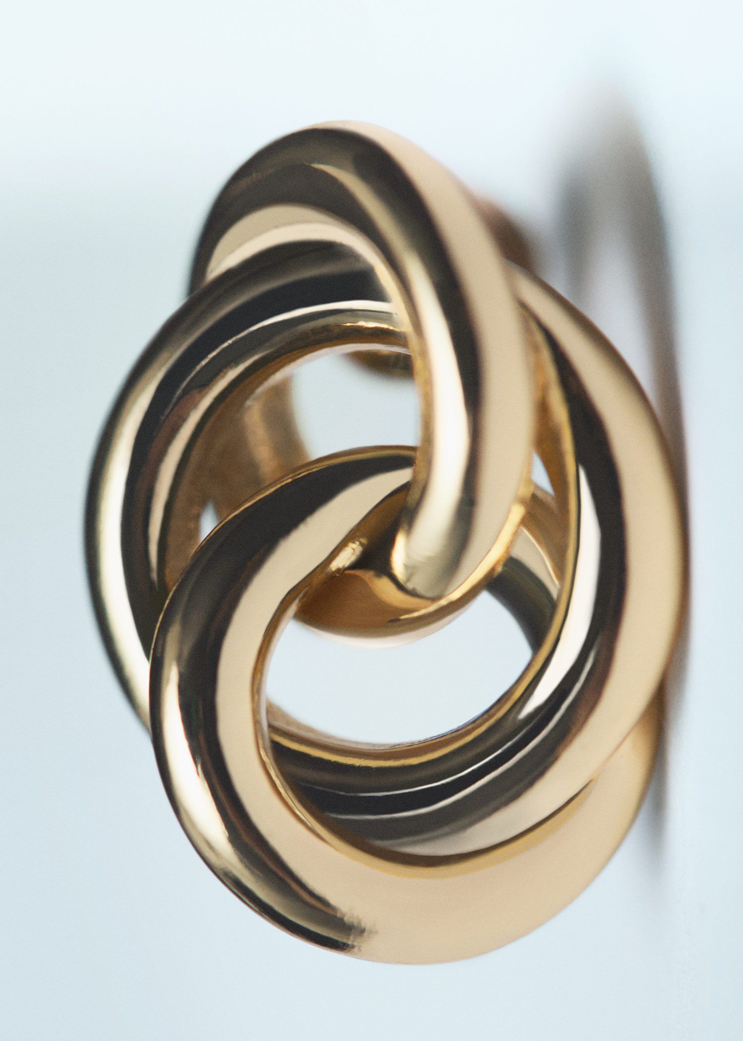 Intertwined hoop earrings