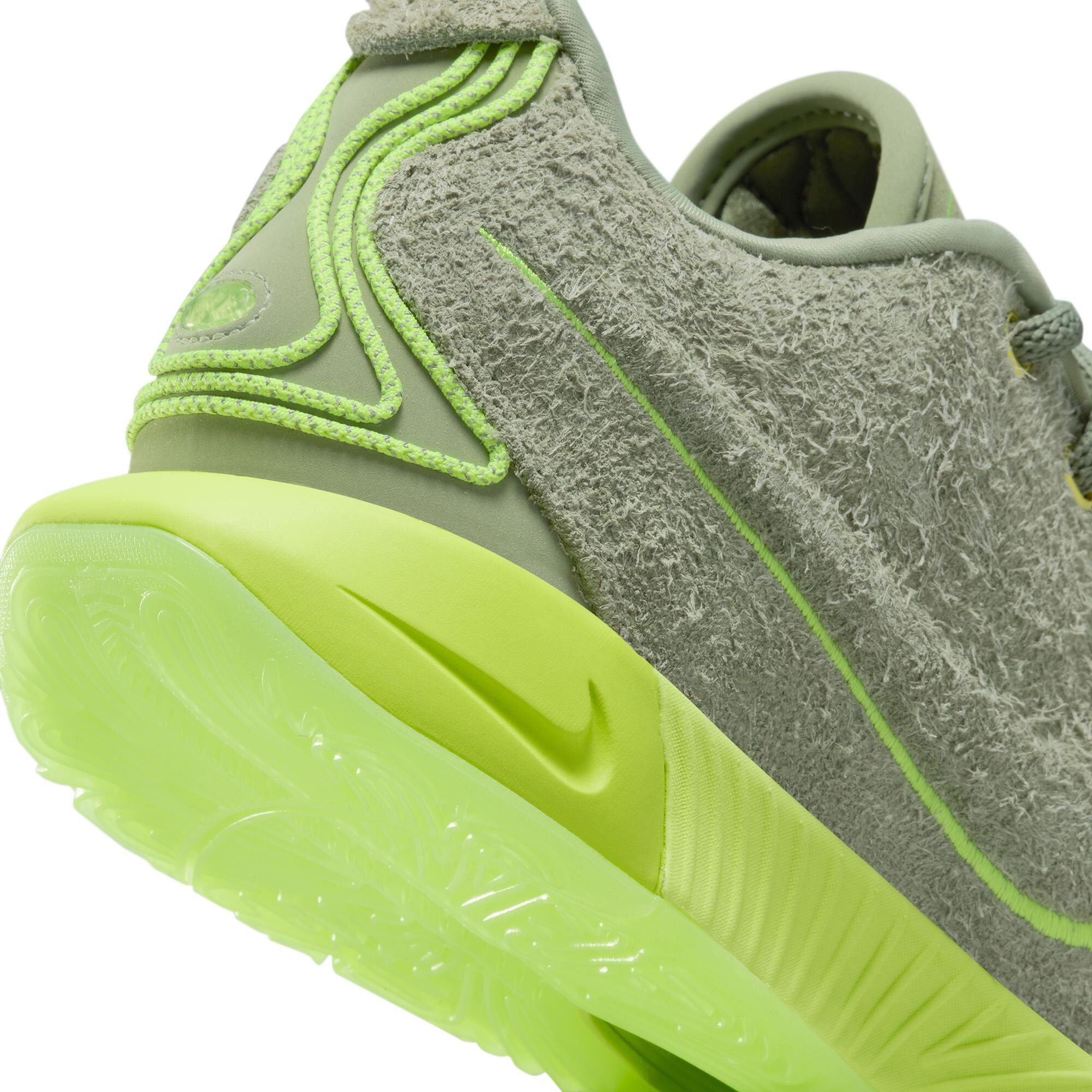 Lebron XXI basketballsko