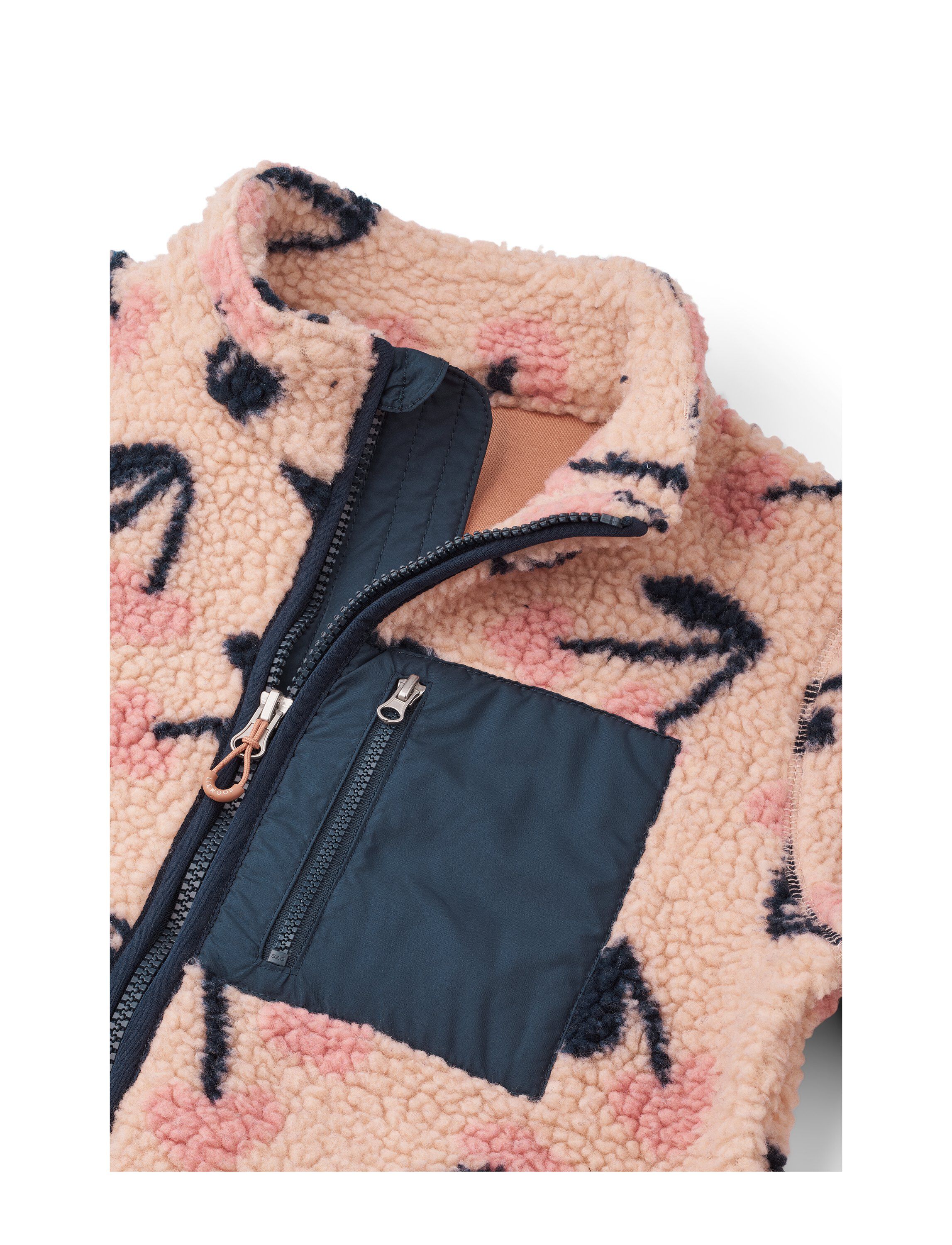 Nolan Pile Jacket Mega Cherry heart