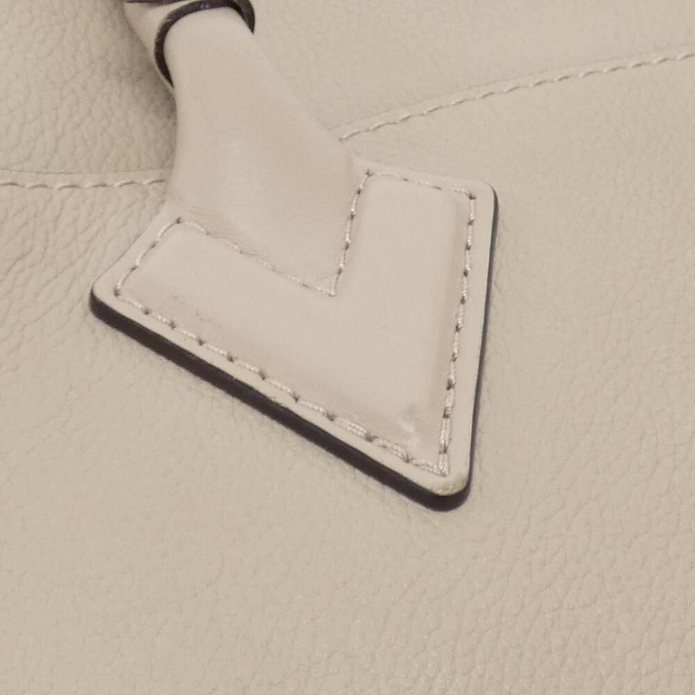 Louis Vuitton On My Side