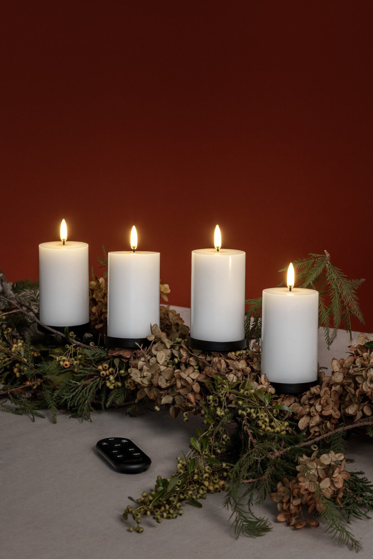 Giftbox w. spike, remote, LED pillar candle, Nordic white, S