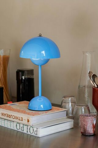 her Underskrift bøf Flowerpot Portable Lamp VP9, Swim Blue, Magnetic Charger
