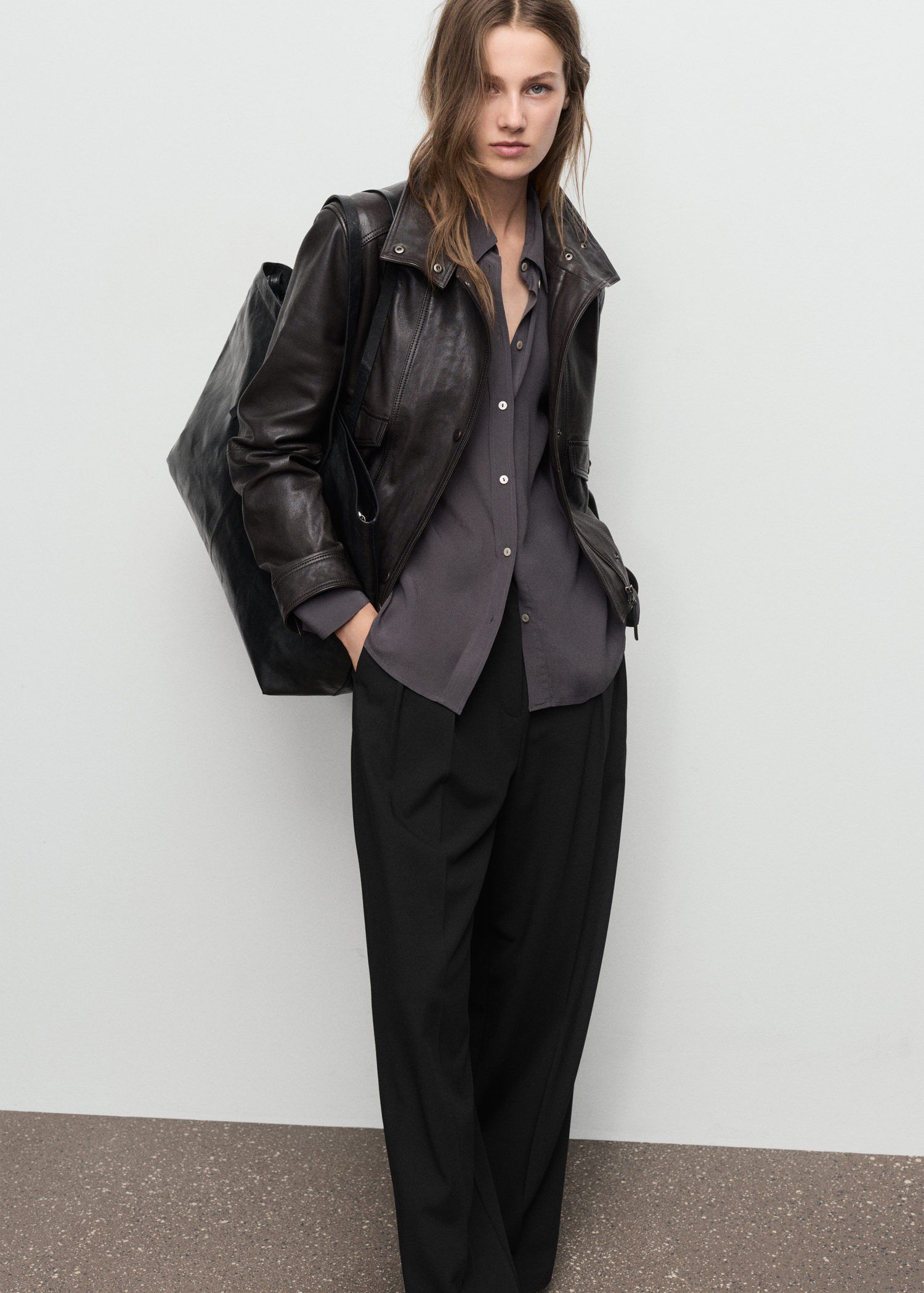 Wide-leg mid-rise pleated trousers