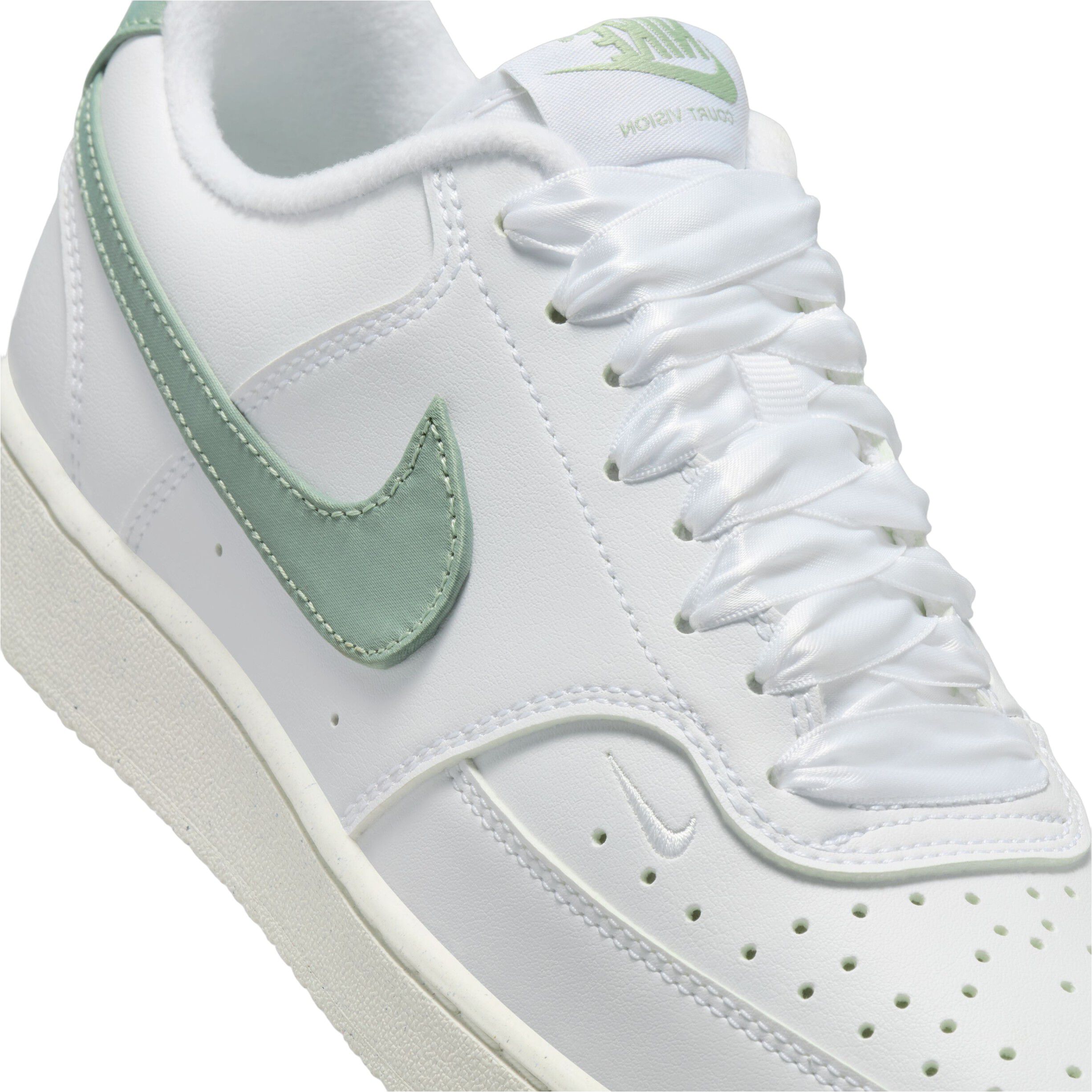 Court Vision Low Sneakers