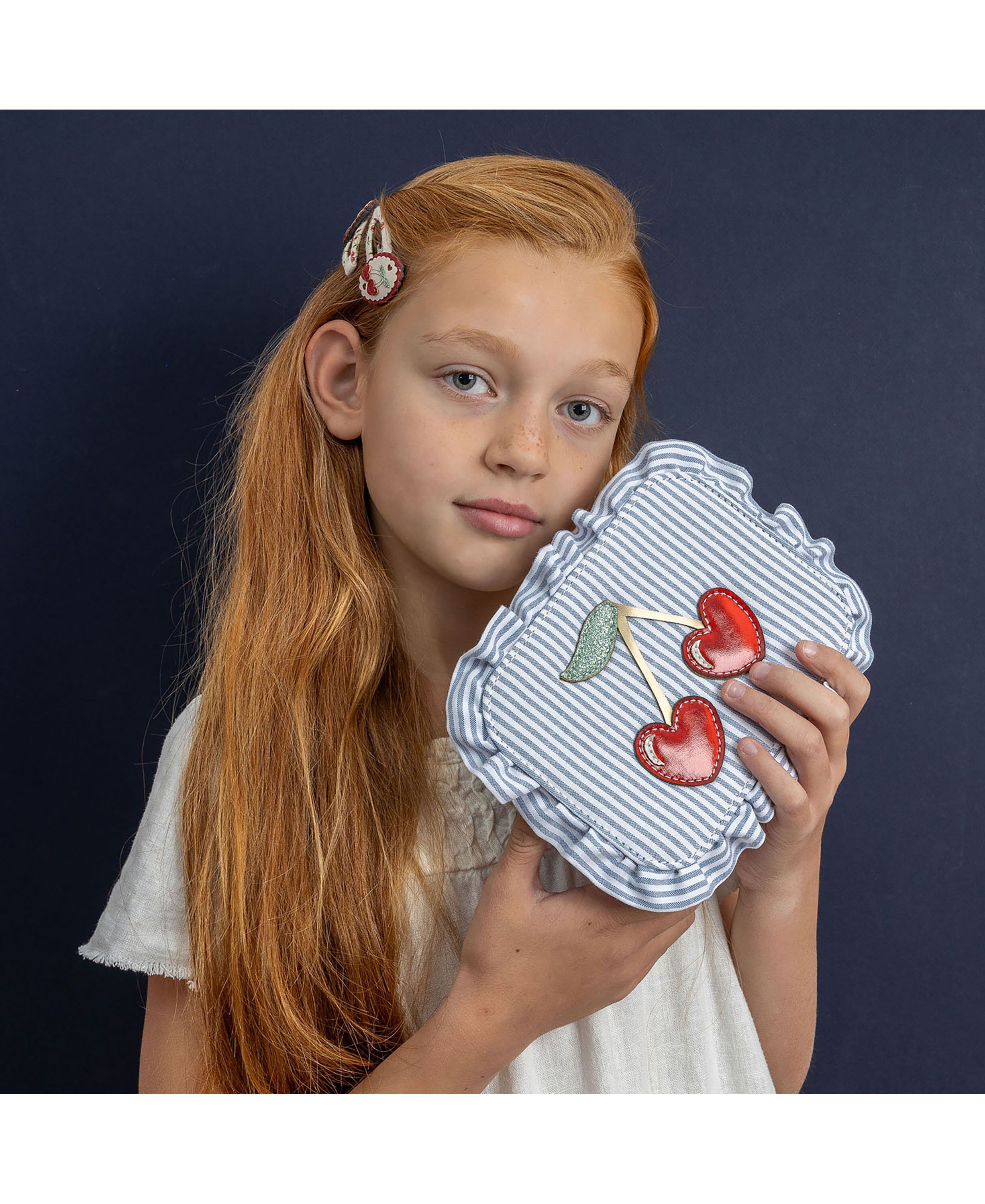 Mimi & Lula - 2 h&aring;rsp&aelig;nder - Scallop Framed Cherries Mon Che