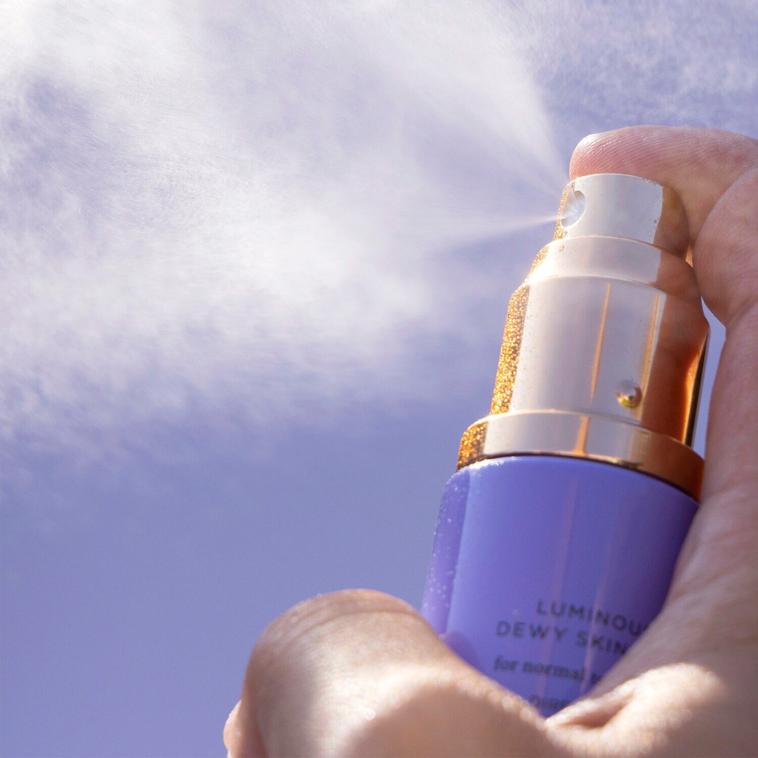 Luminous Dewy Skin Mist - Mist, der forfrisker og giver gl&oslash;d