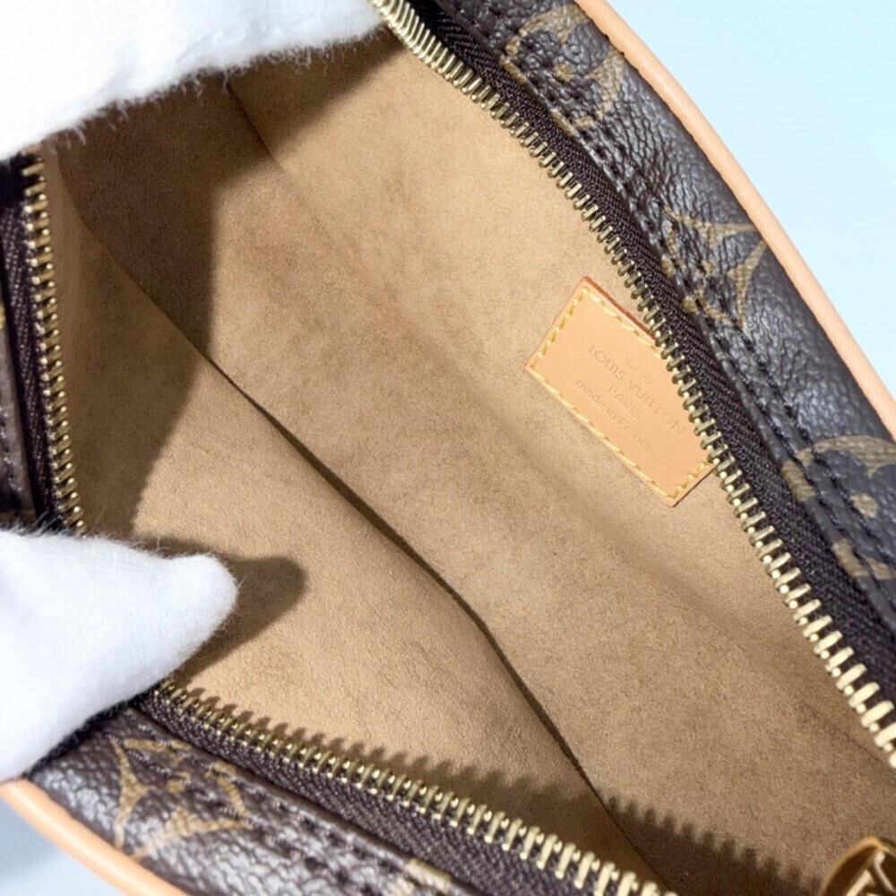 Louis Vuitton Shoulder Bags