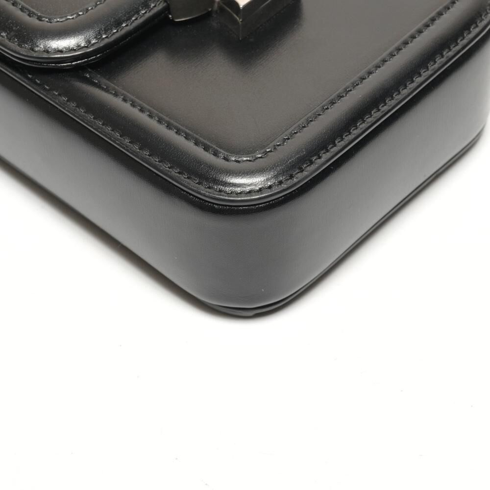 Yves Saint Laurent Shoulder Bag