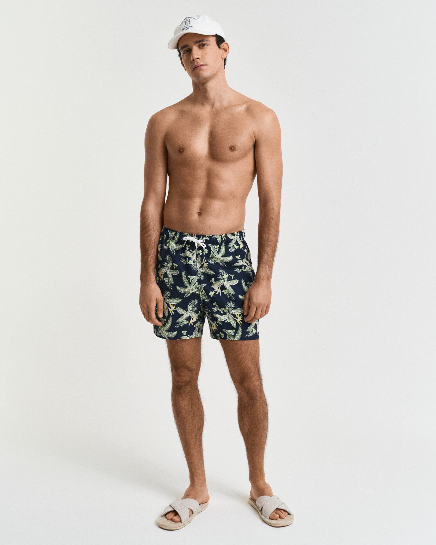 TROPICAL LEAVES PRINT SWIM SHORTS