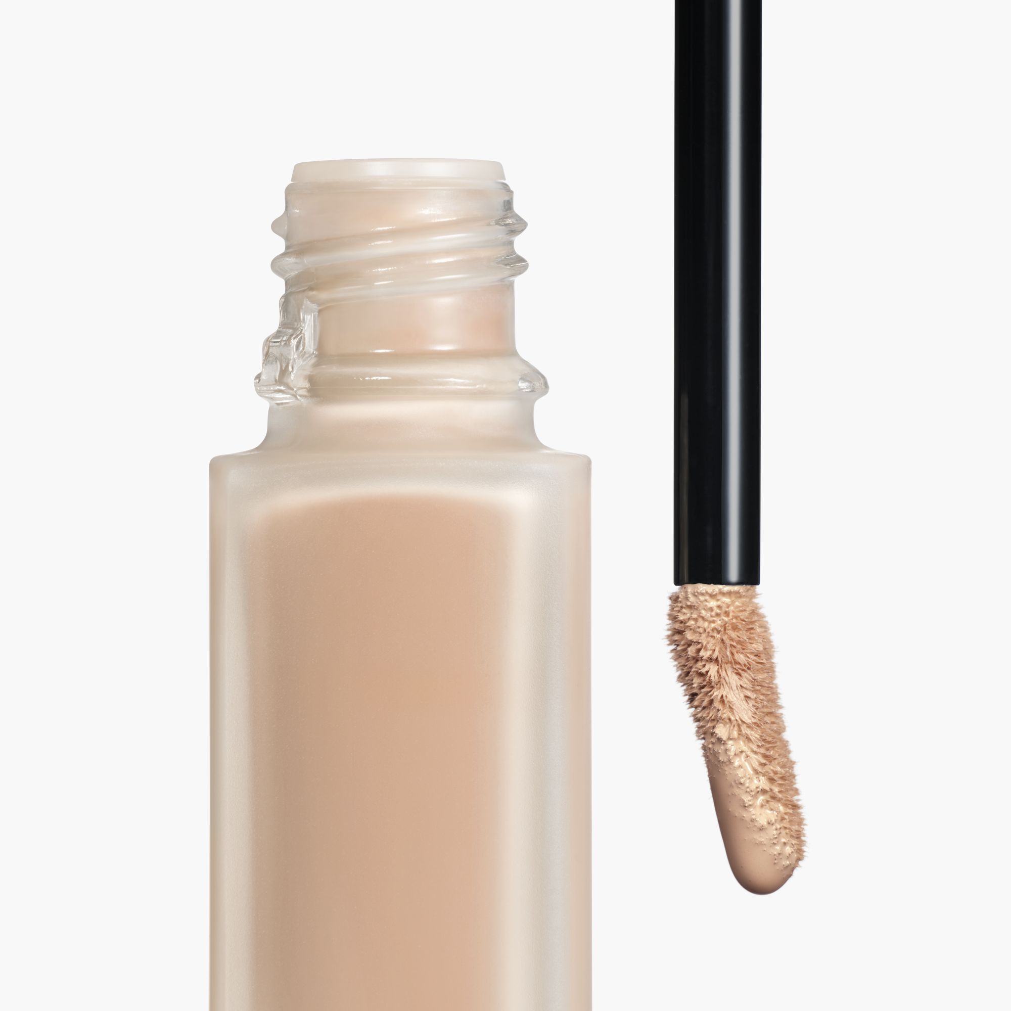 ULTRAWEAR  ALL-DAY COMFORT  FLAWLESS FINISH CONCEALER