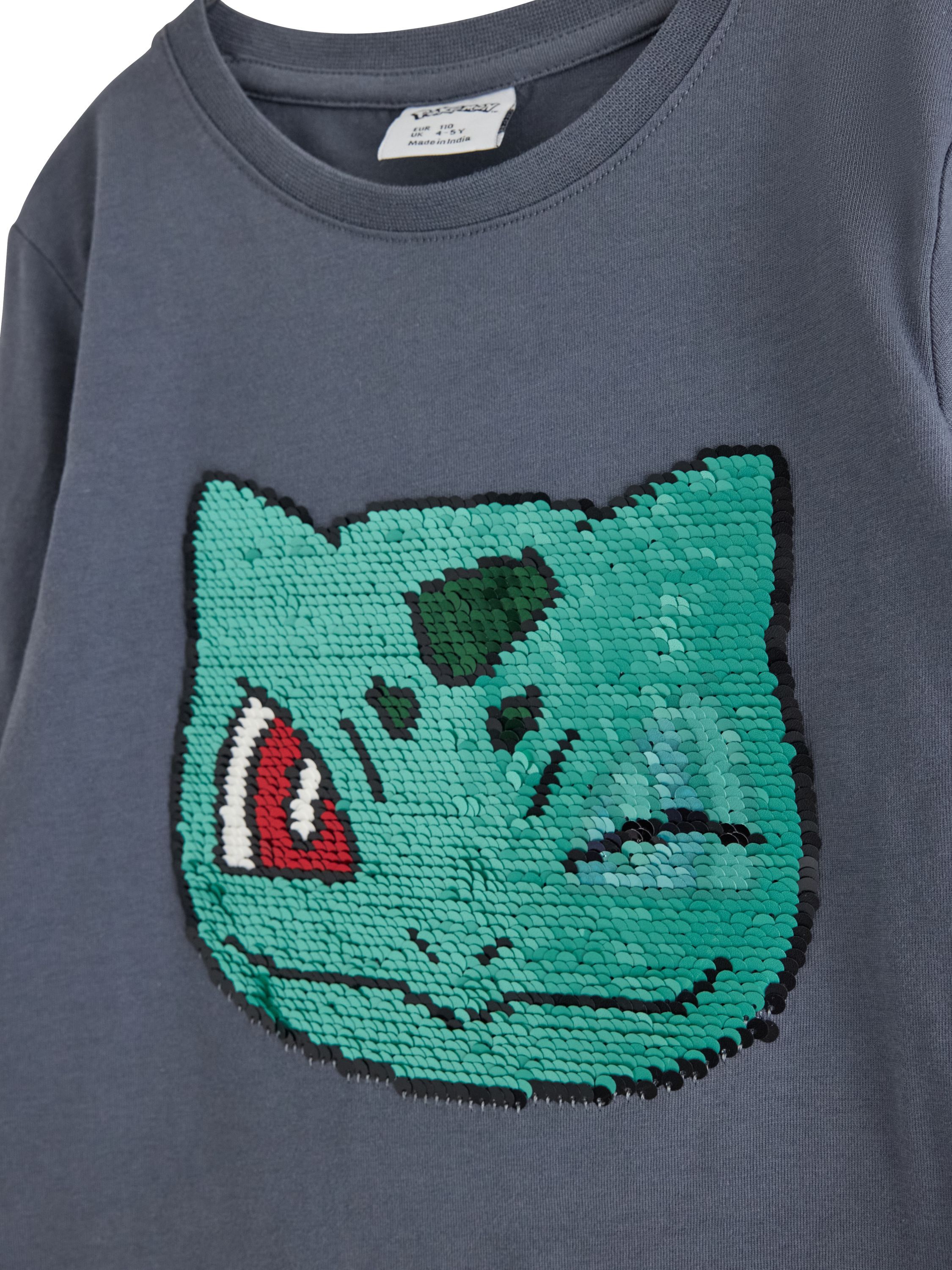 Long-sleeved top with a reversible