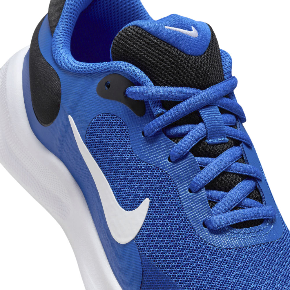 Revolution 7 sneakers