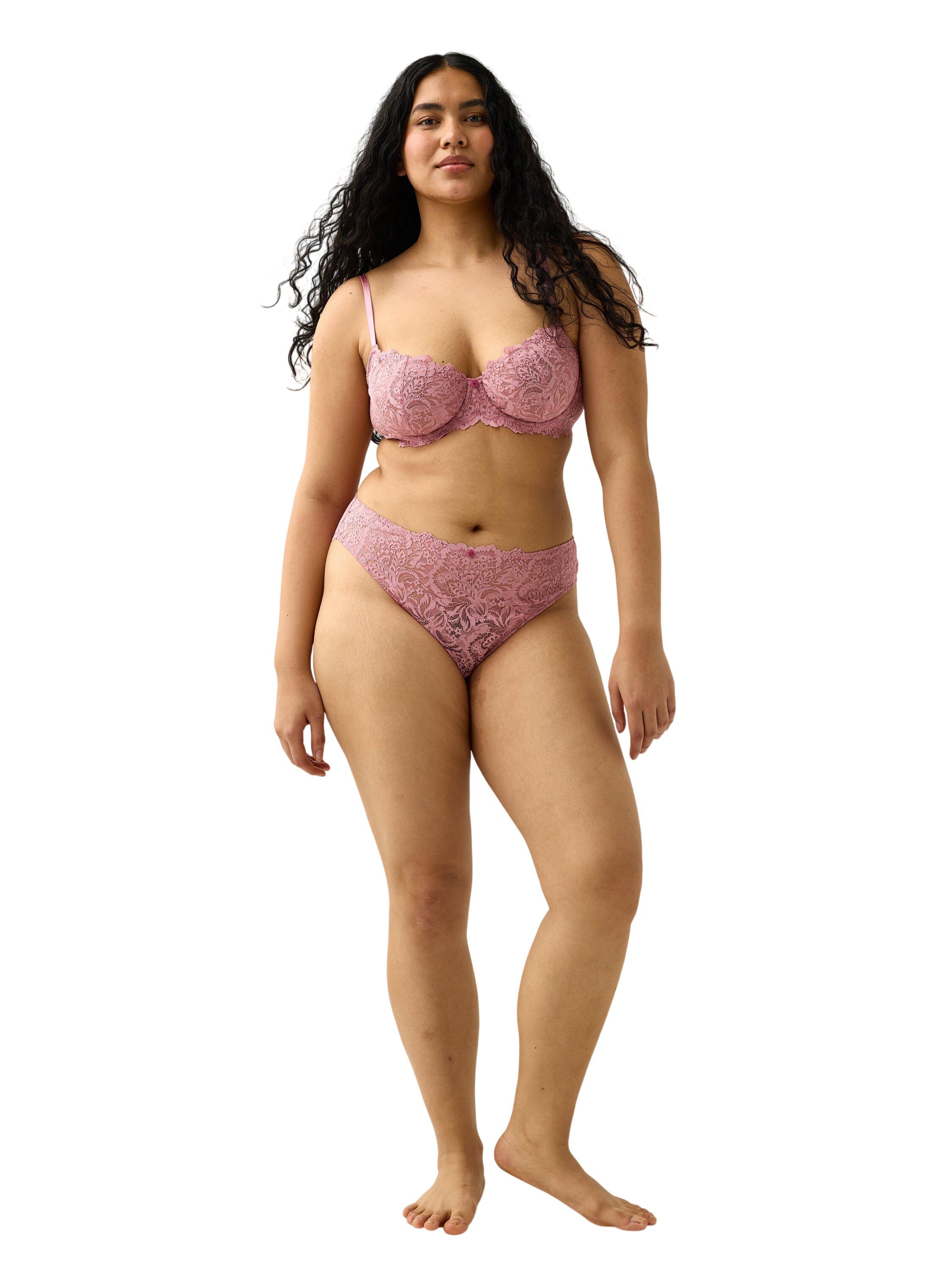Brazilian briefs in lace with a reg
