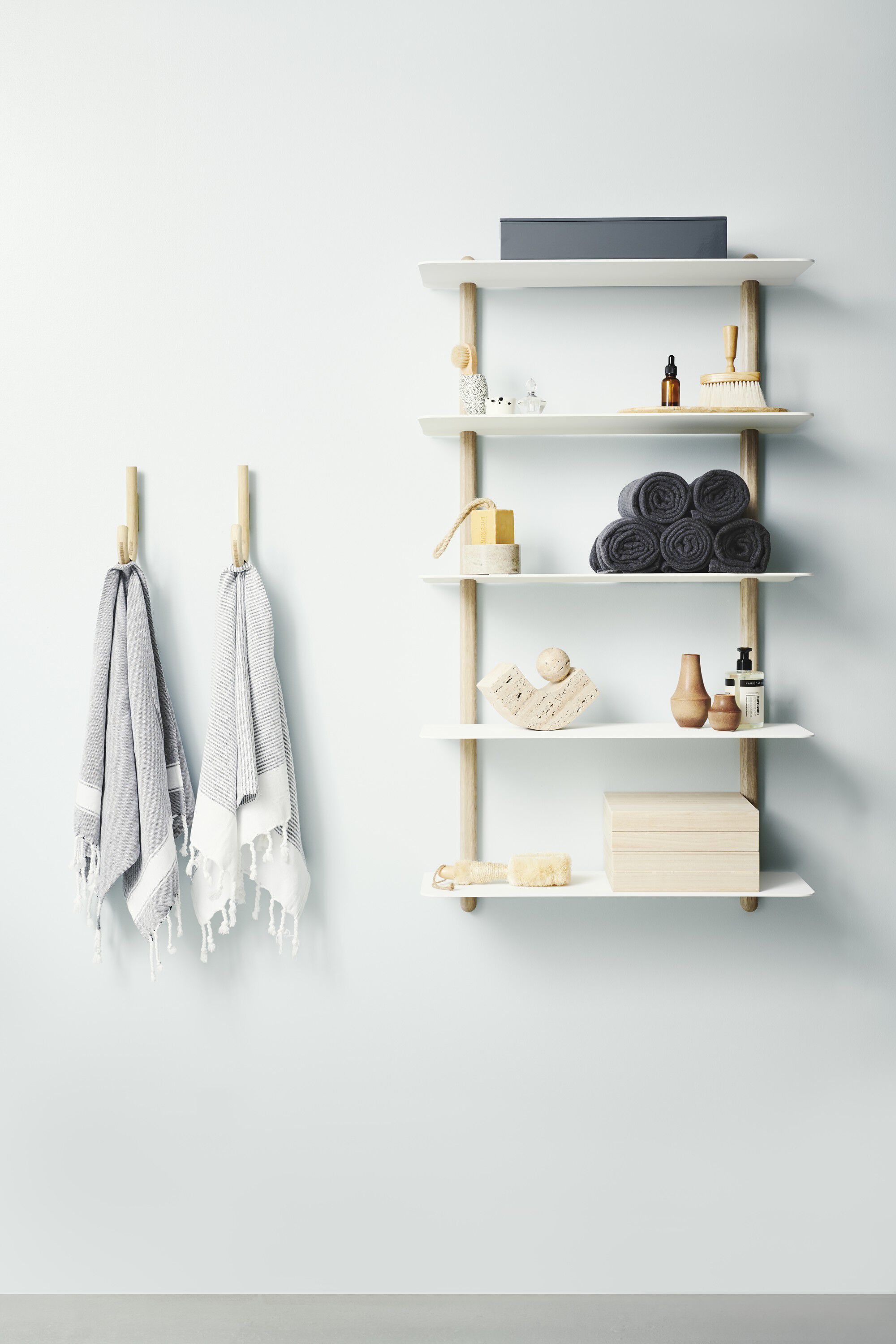 Nivo hylde stor E lys eg/ hvid