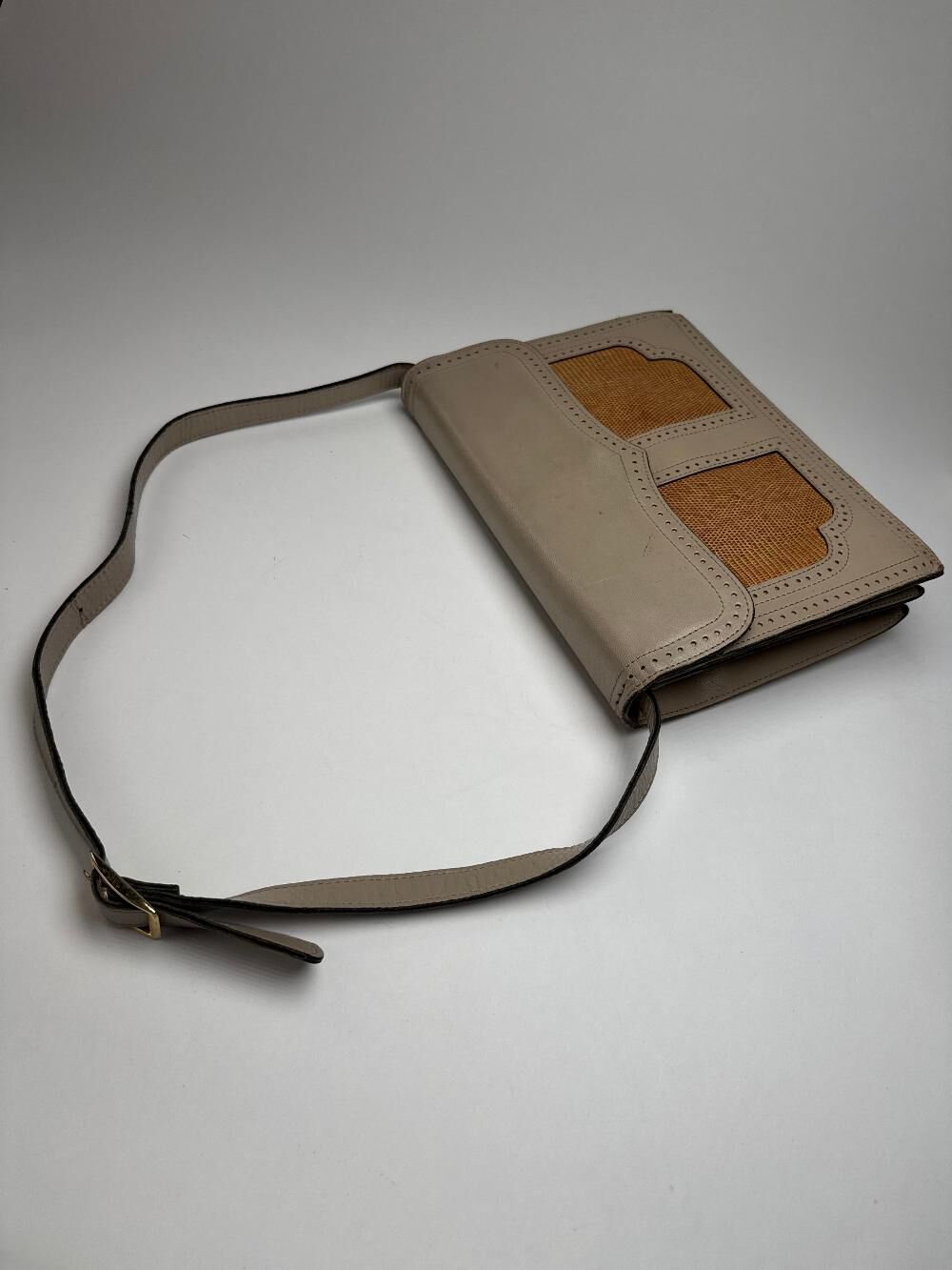Yves Saint Laurent Shoulder Bag