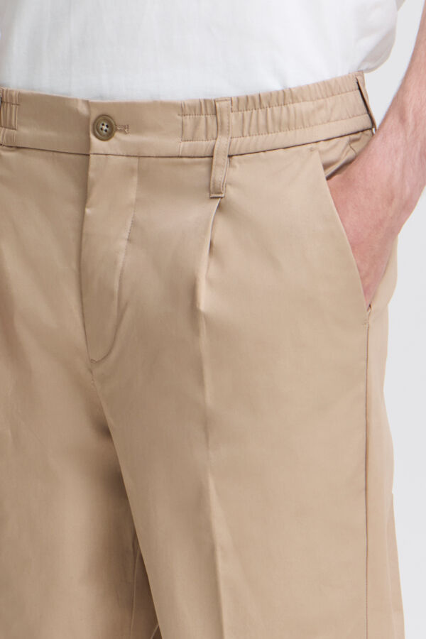 CFMARC performance pants with pleat