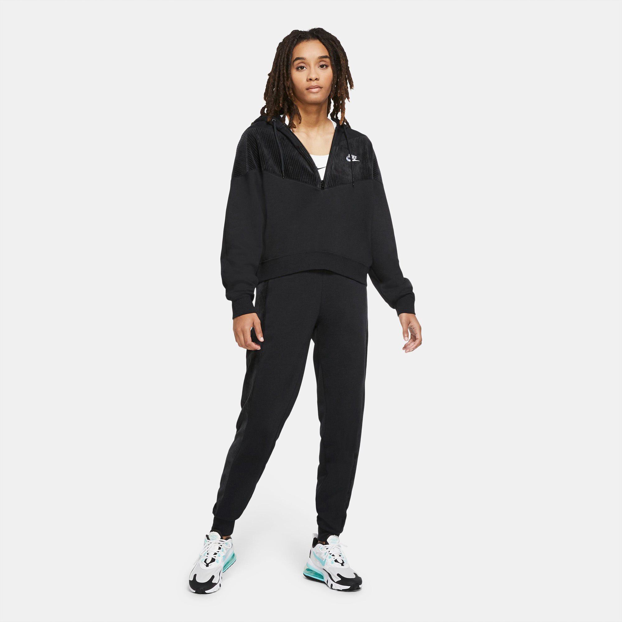 Sportswear Heritage H&aelig;ttetr&oslash;je