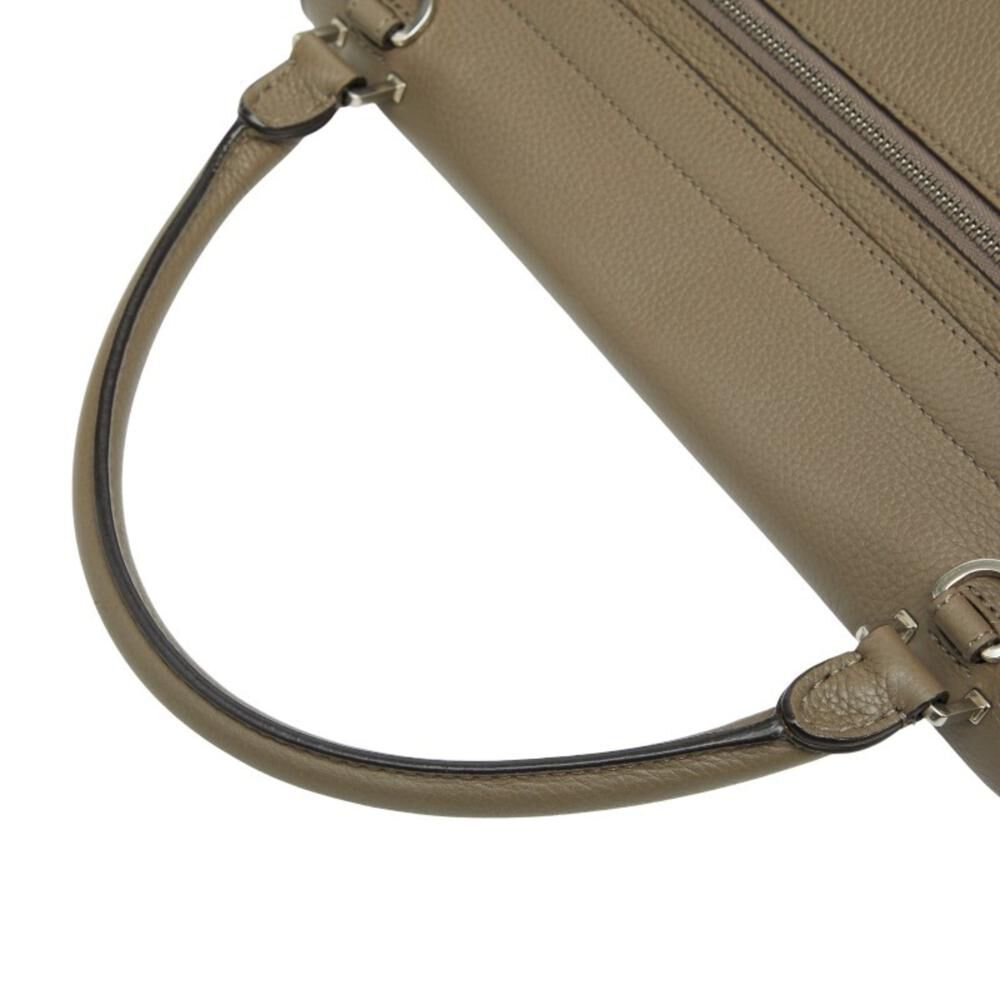 C&eacute;line Trapeze