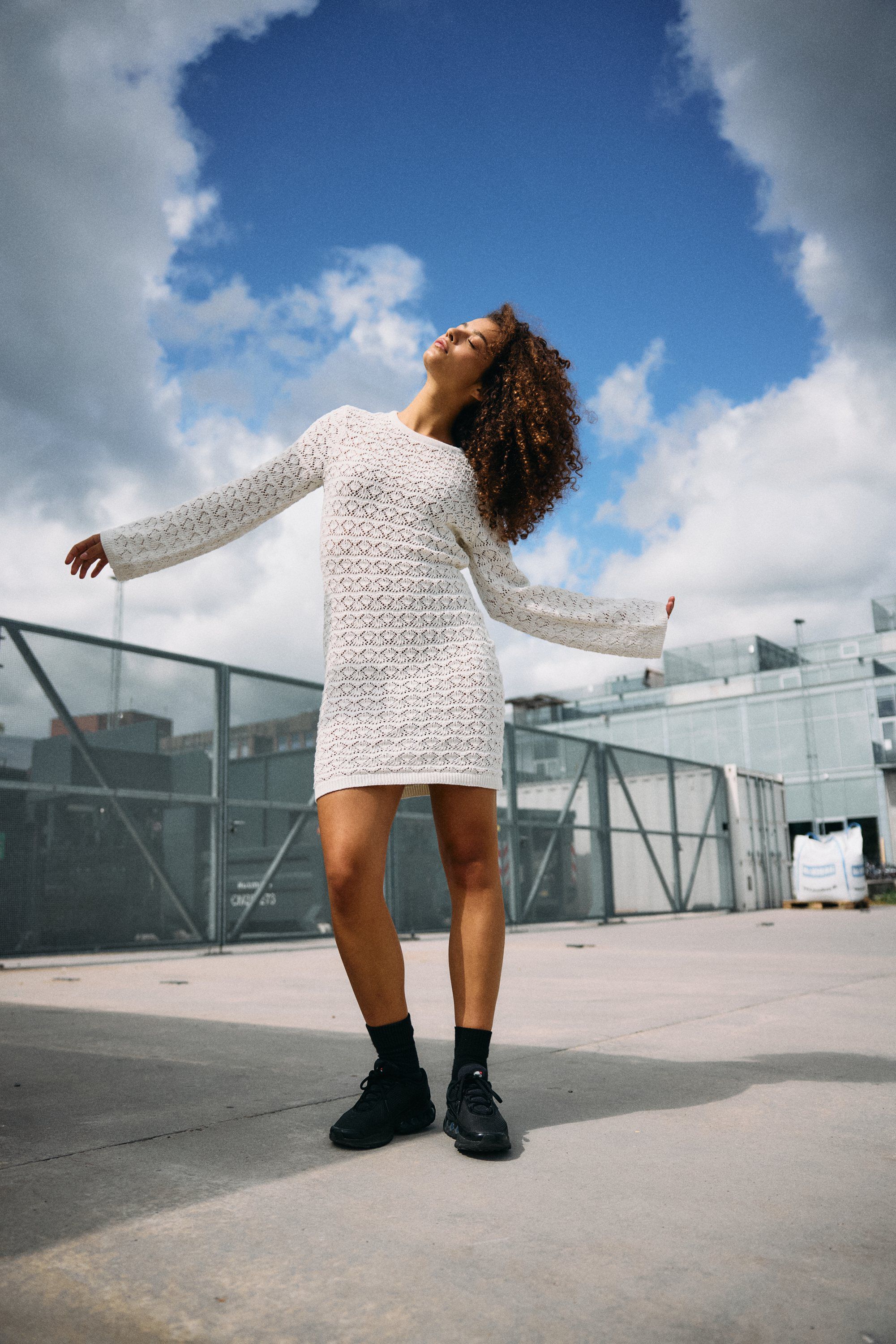 NMLAIKA L/S FLARED SLEEVE KNIT DRES