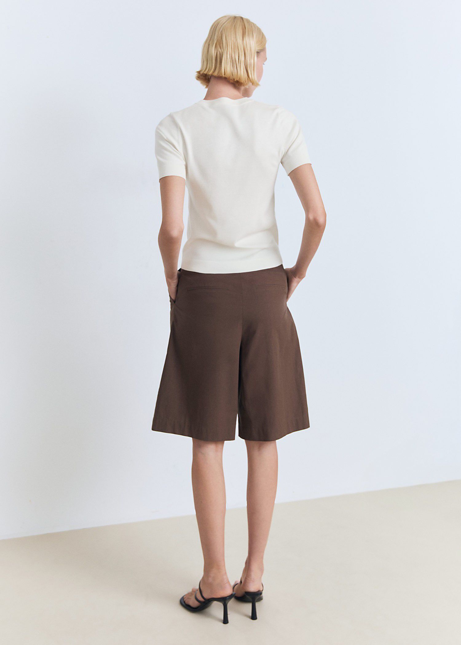 Short-sleeved fine-knit sweater